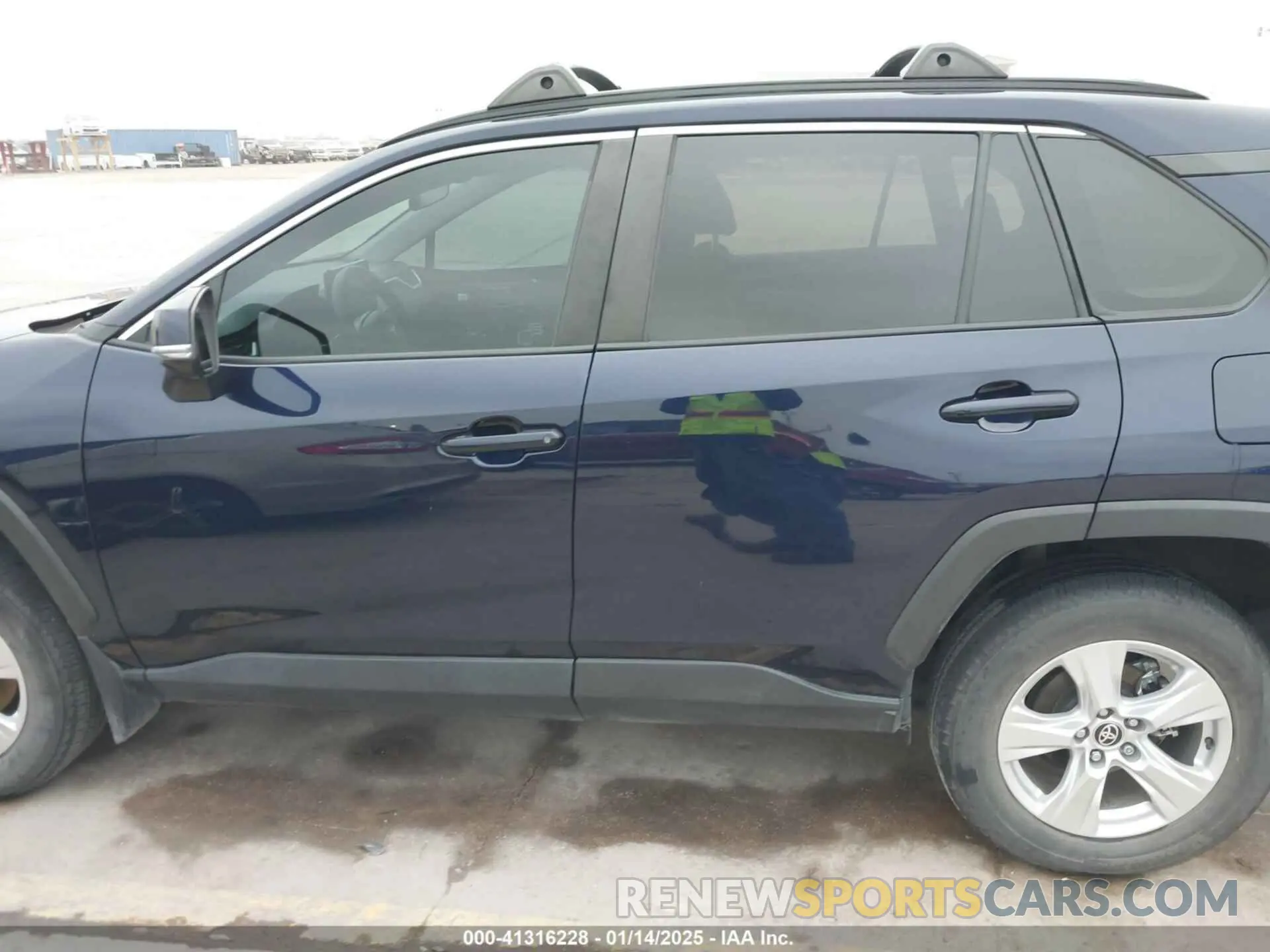 15 Photograph of a damaged car 2T3W1RFV5MW141839 TOYOTA RAV4 2021