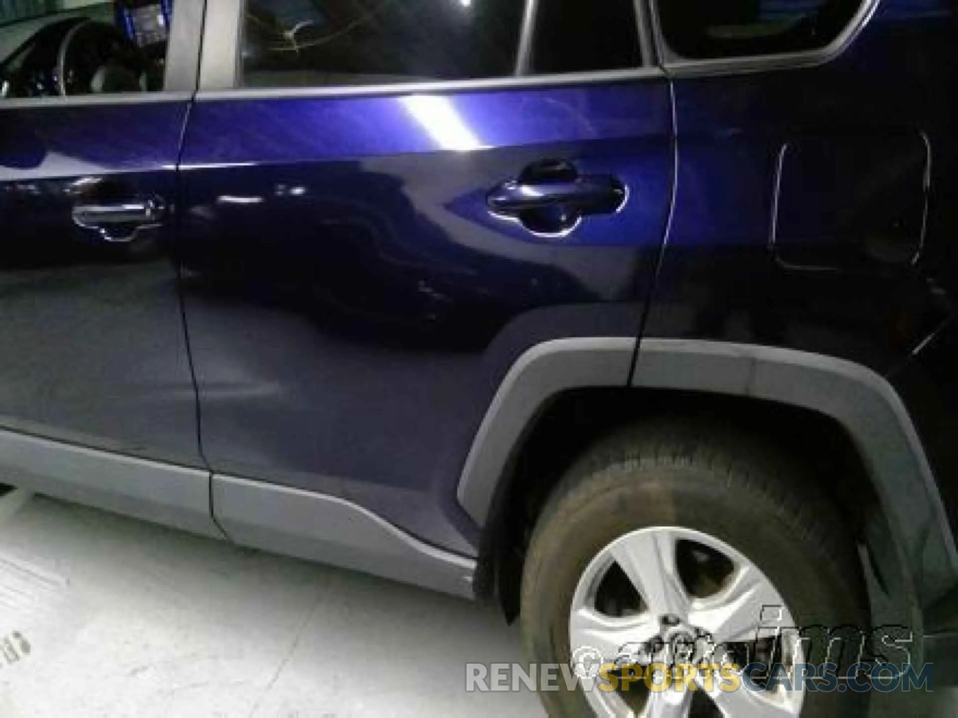 1 Photograph of a damaged car 2T3W1RFV5MW153635 TOYOTA RAV4 2021
