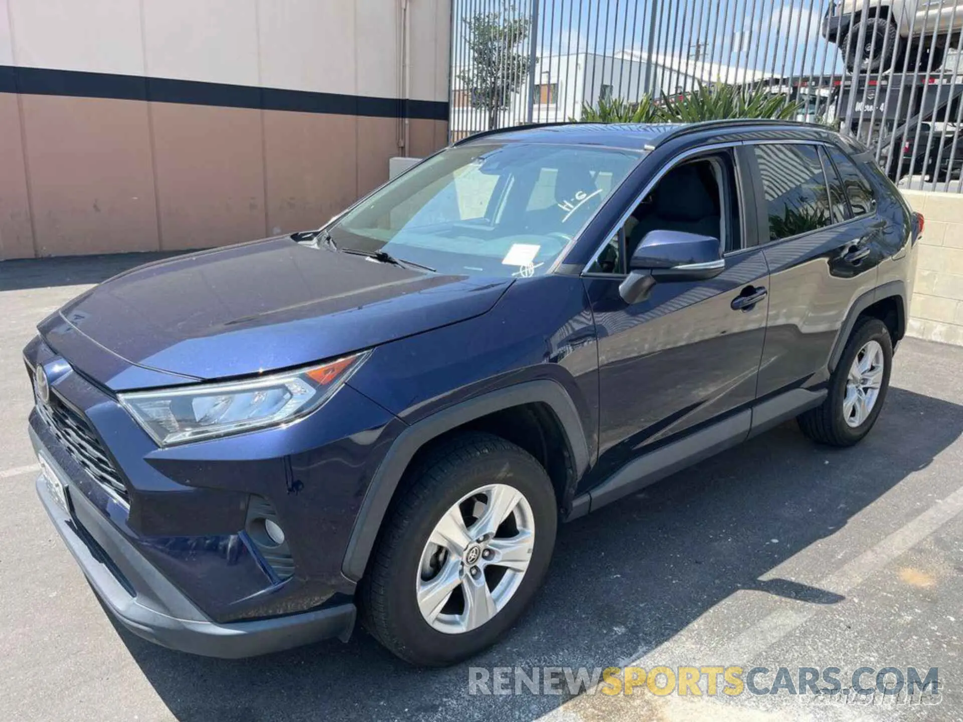 10 Photograph of a damaged car 2T3W1RFV5MW153635 TOYOTA RAV4 2021