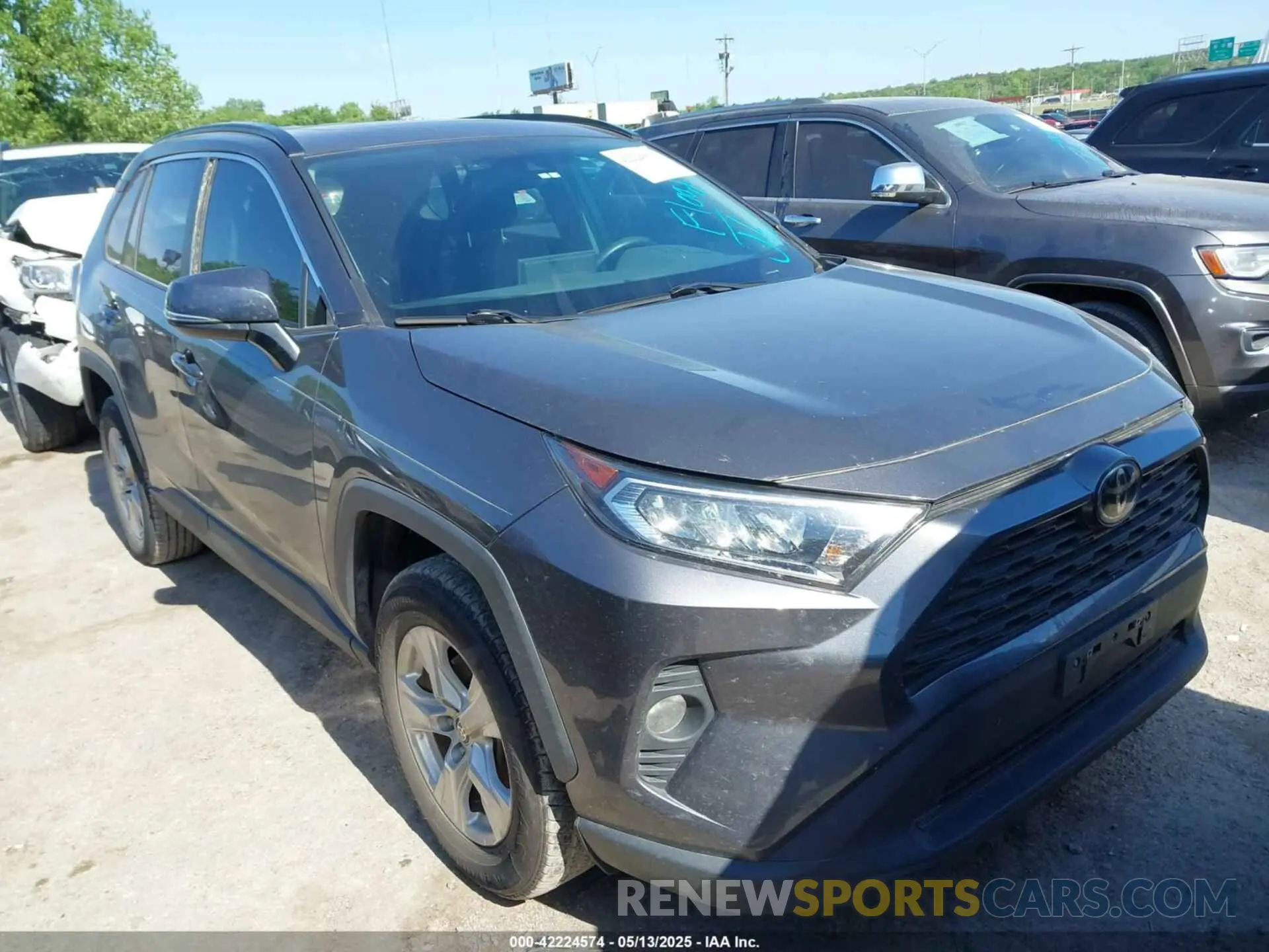1 Photograph of a damaged car 2T3W1RFV5MW160228 TOYOTA RAV4 2021
