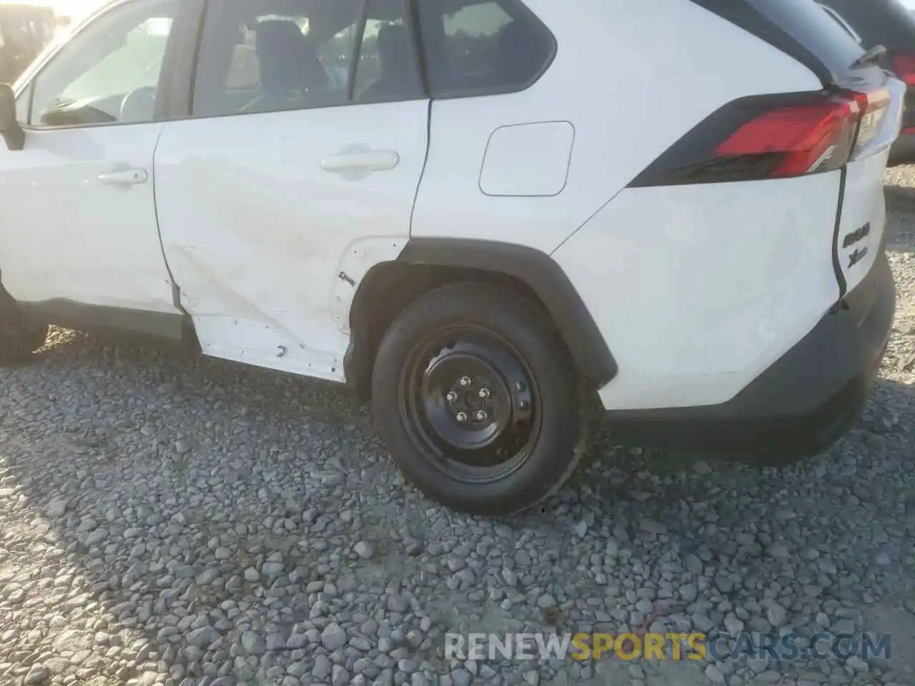 9 Photograph of a damaged car 2T3W1RFV5MW161685 TOYOTA RAV4 2021