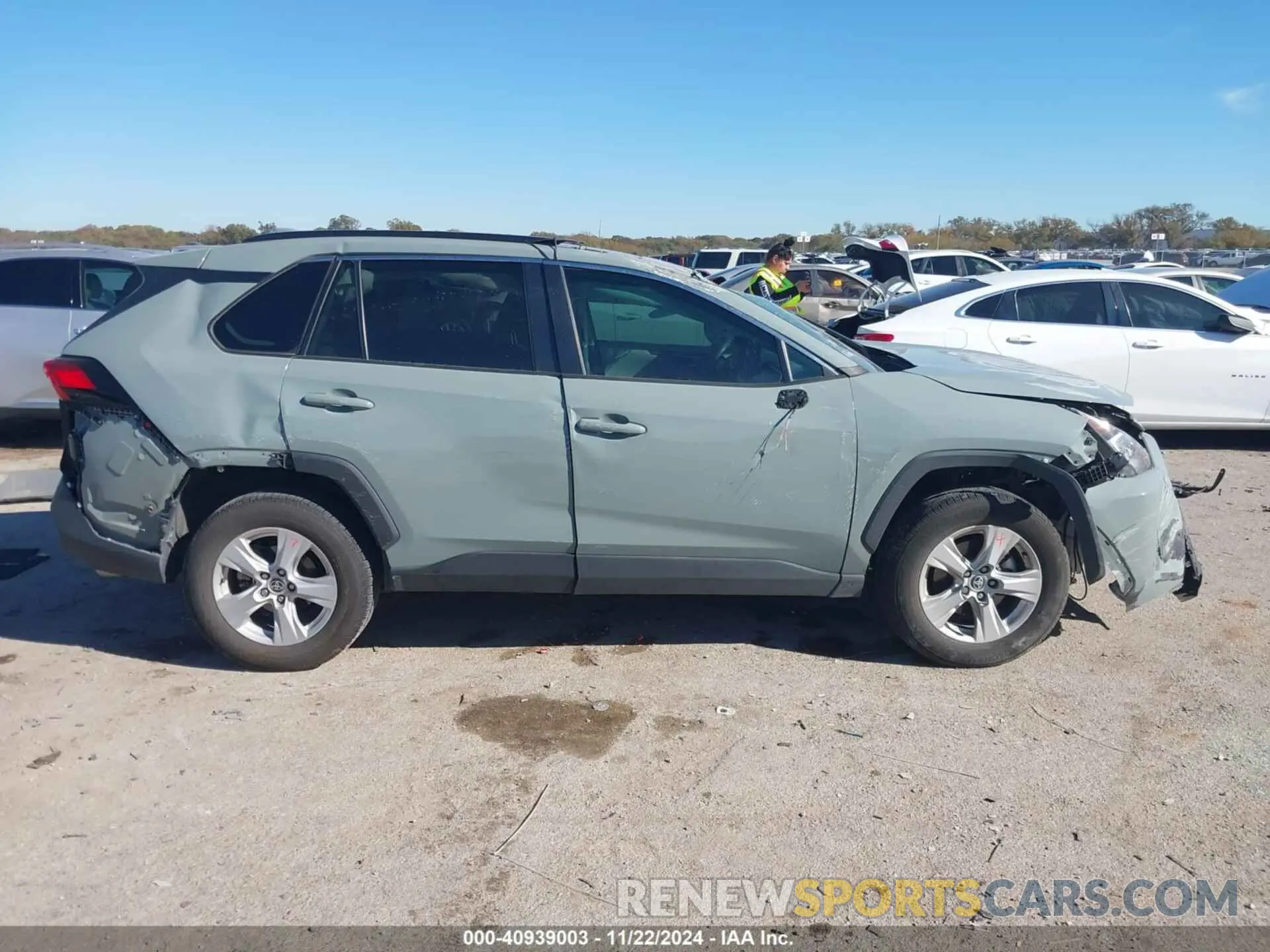 14 Photograph of a damaged car 2T3W1RFV5MW162741 TOYOTA RAV4 2021