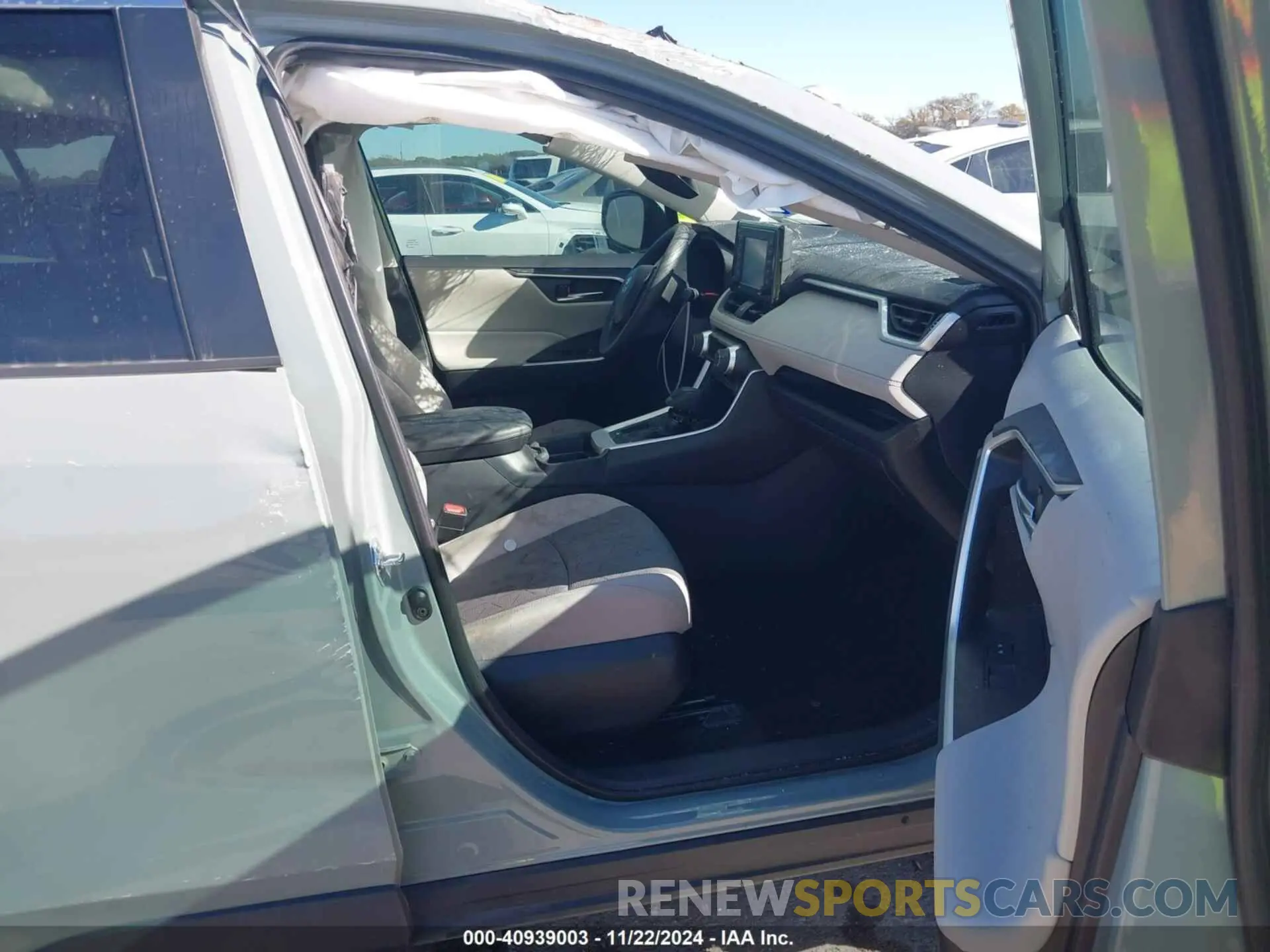5 Photograph of a damaged car 2T3W1RFV5MW162741 TOYOTA RAV4 2021