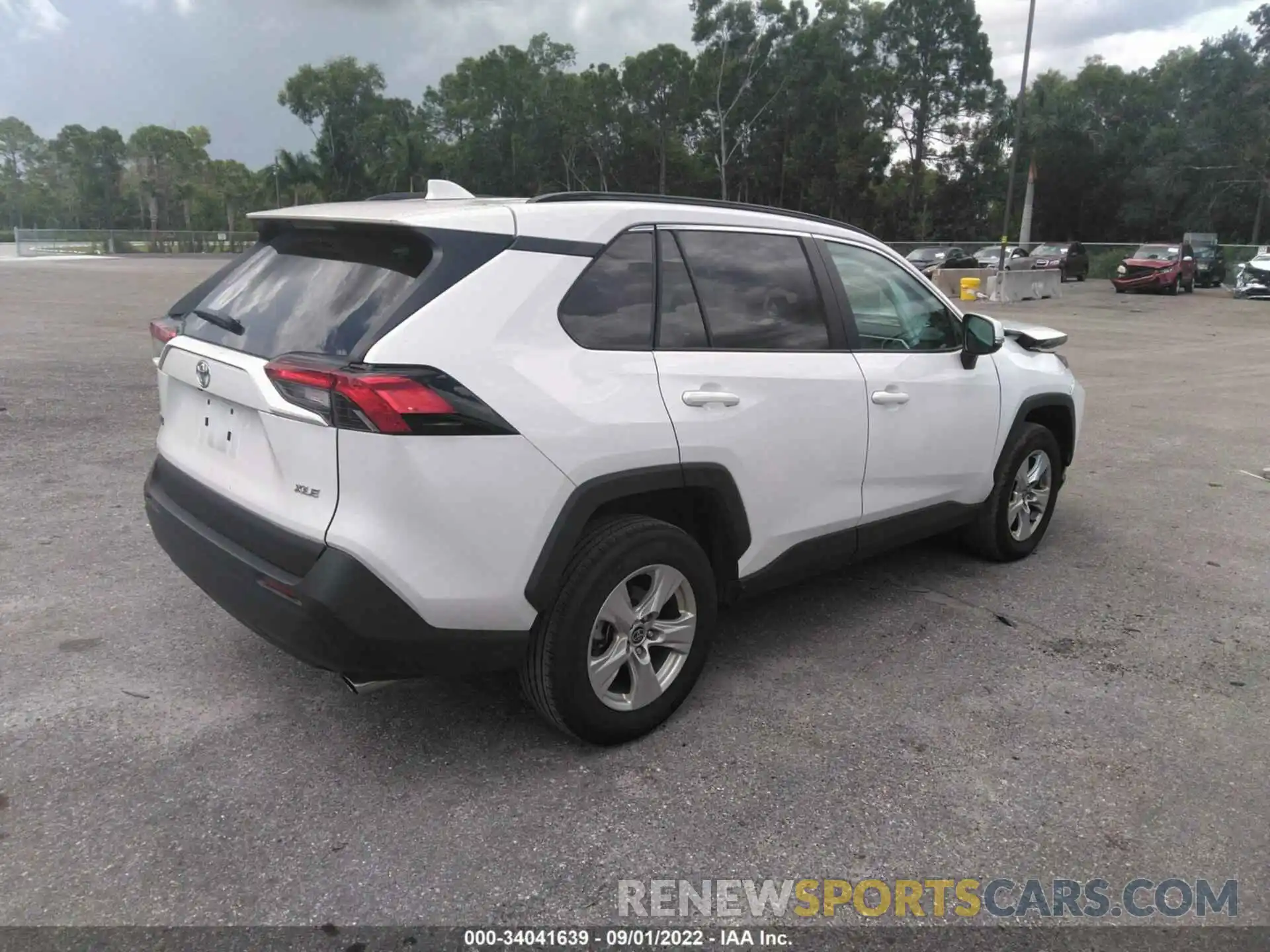 4 Photograph of a damaged car 2T3W1RFV5MW171102 TOYOTA RAV4 2021