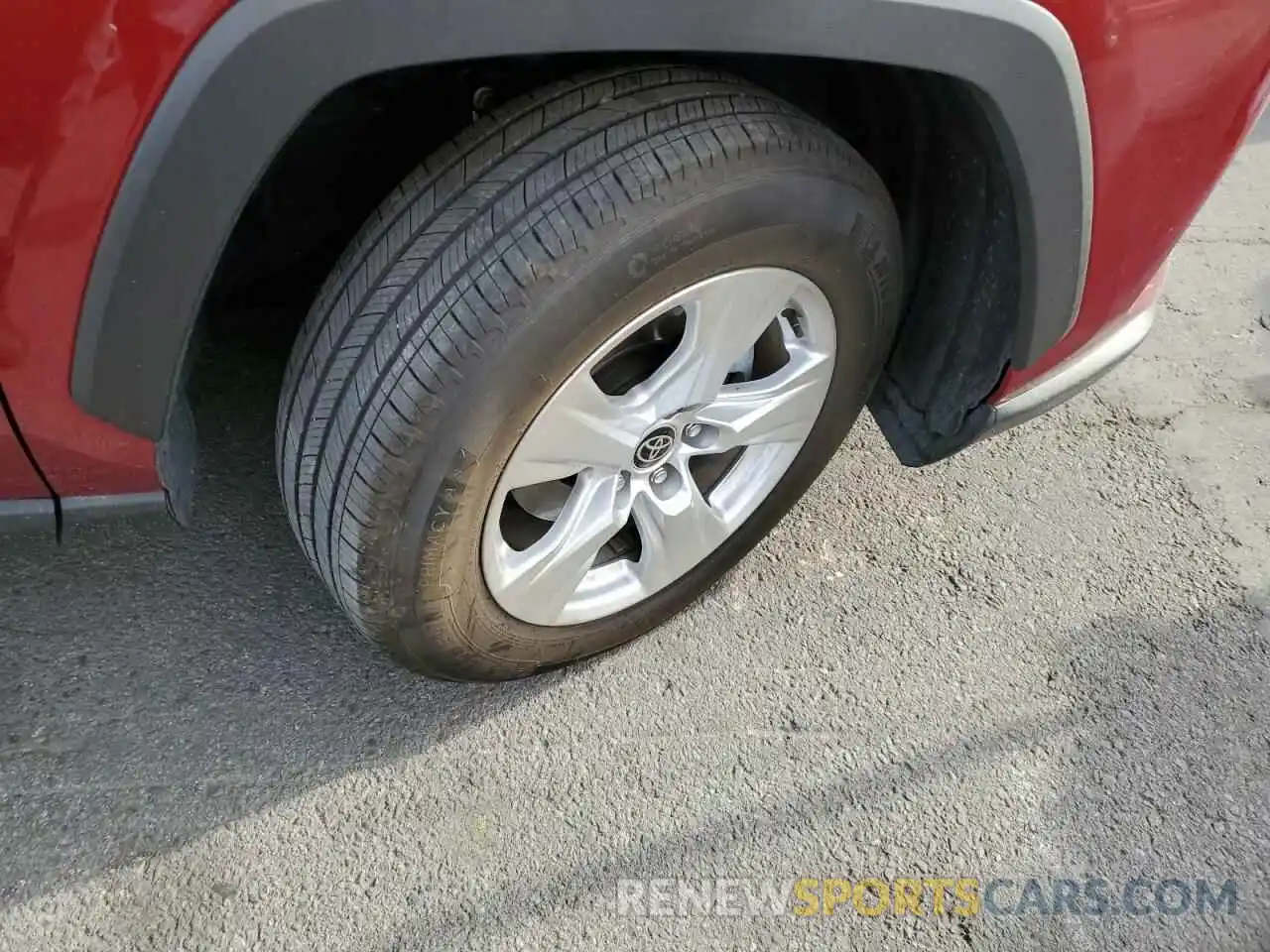 9 Photograph of a damaged car 2T3W1RFV5MW183895 TOYOTA RAV4 2021