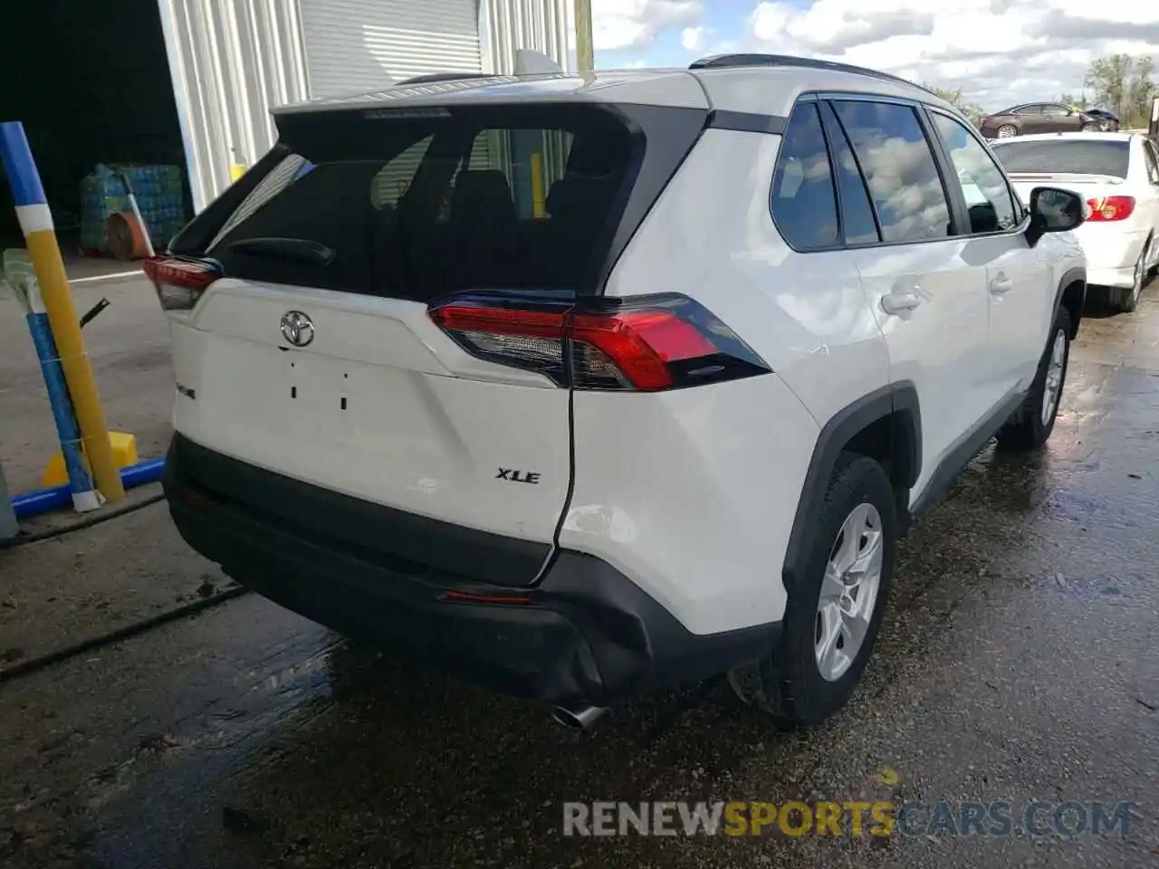 4 Photograph of a damaged car 2T3W1RFV6MC096122 TOYOTA RAV4 2021