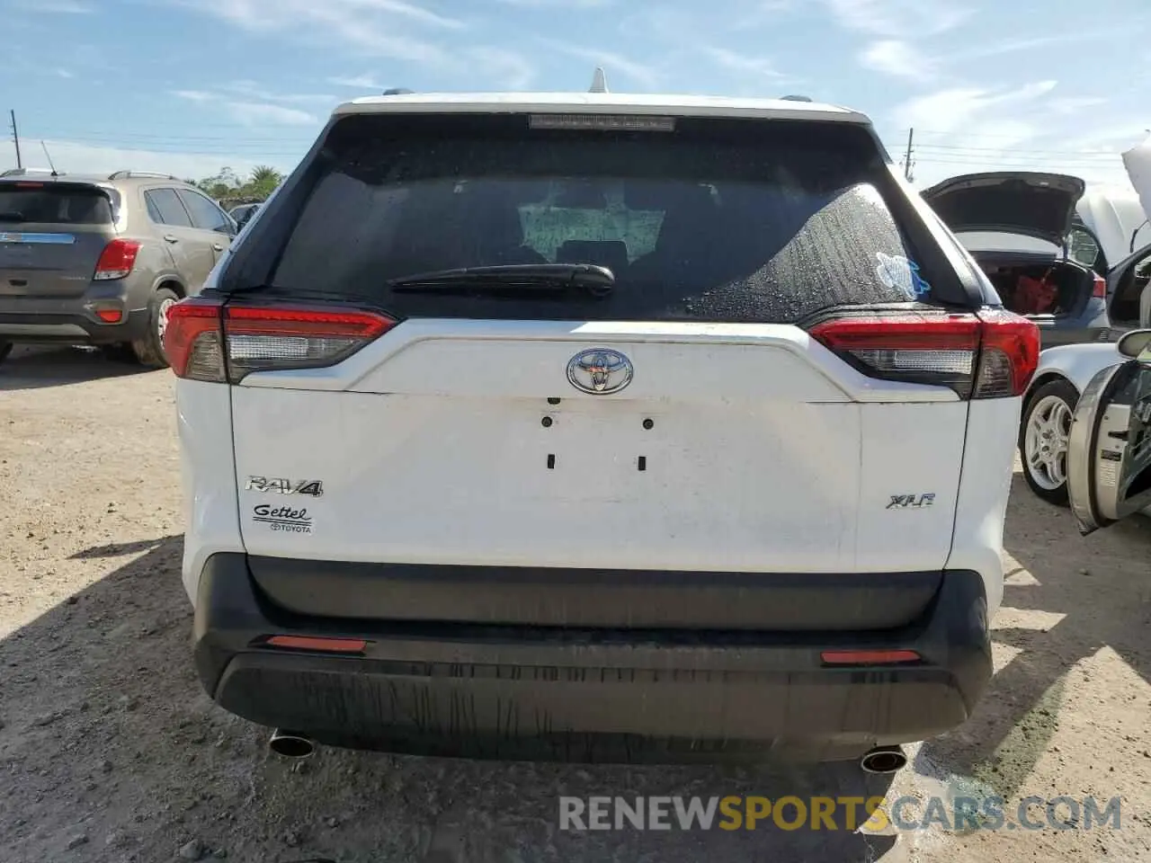 6 Photograph of a damaged car 2T3W1RFV6MC100721 TOYOTA RAV4 2021