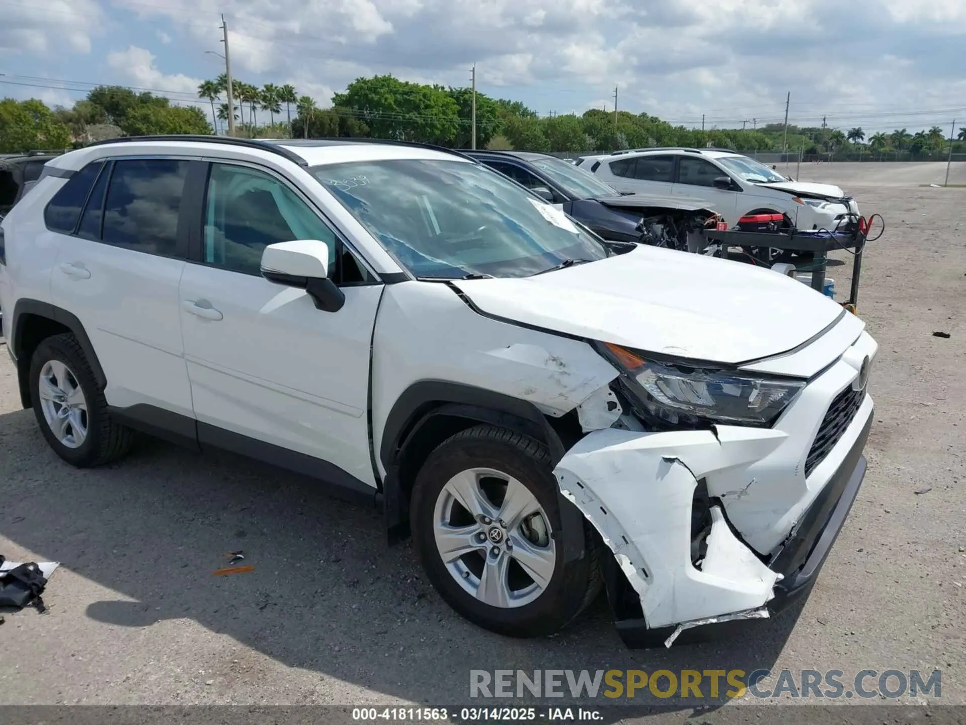 1 Photograph of a damaged car 2T3W1RFV6MC133539 TOYOTA RAV4 2021