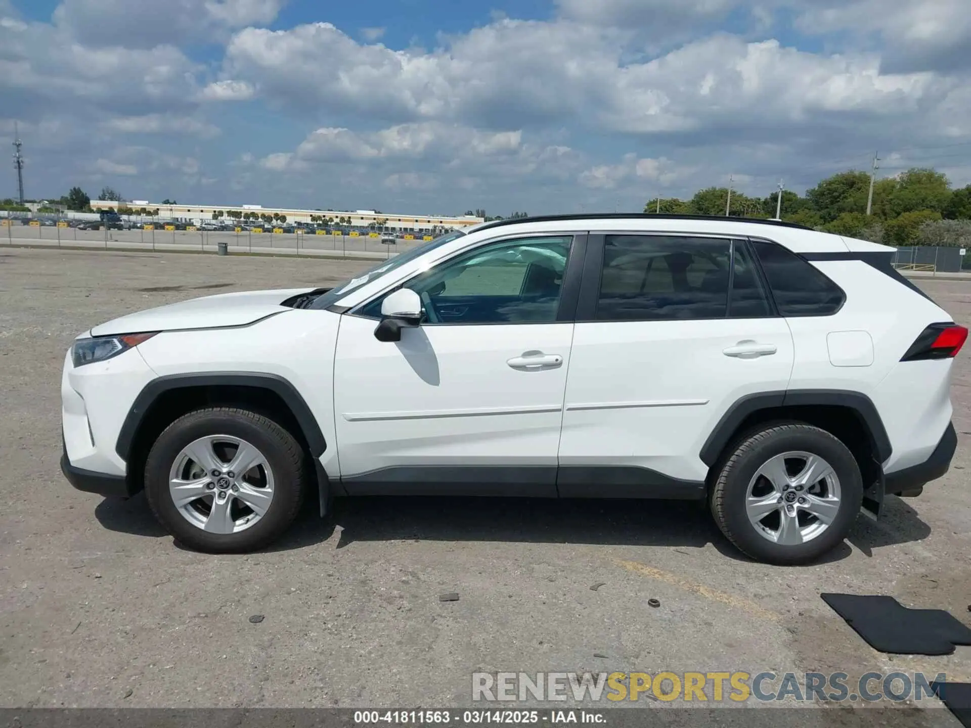14 Photograph of a damaged car 2T3W1RFV6MC133539 TOYOTA RAV4 2021