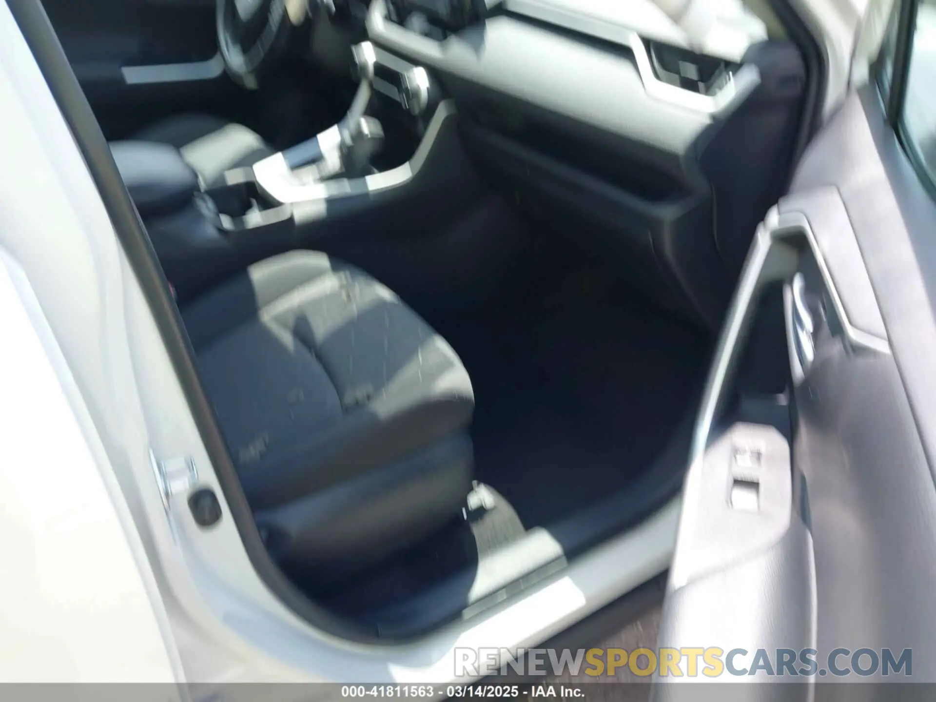5 Photograph of a damaged car 2T3W1RFV6MC133539 TOYOTA RAV4 2021