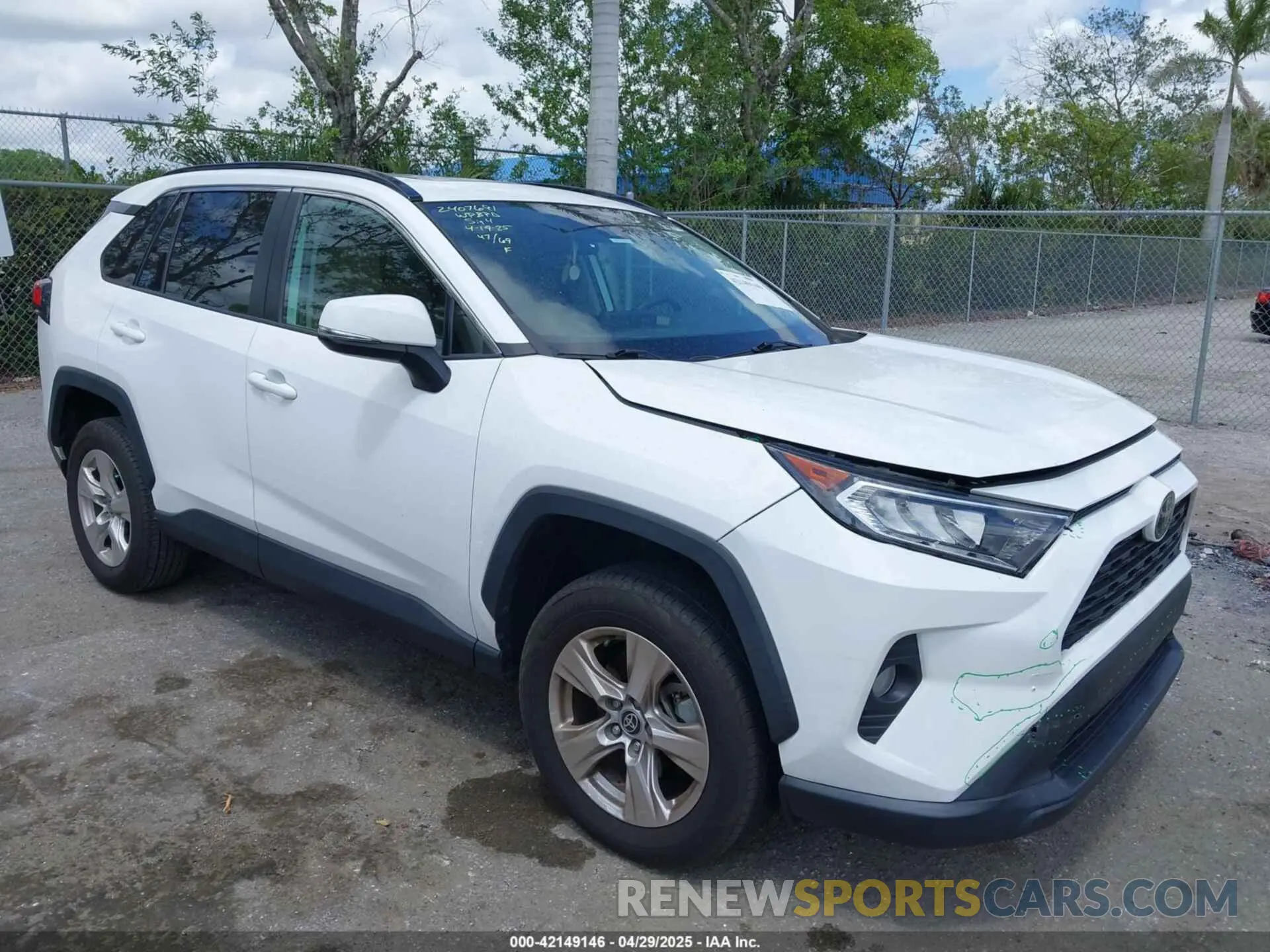 1 Photograph of a damaged car 2T3W1RFV6MC171885 TOYOTA RAV4 2021