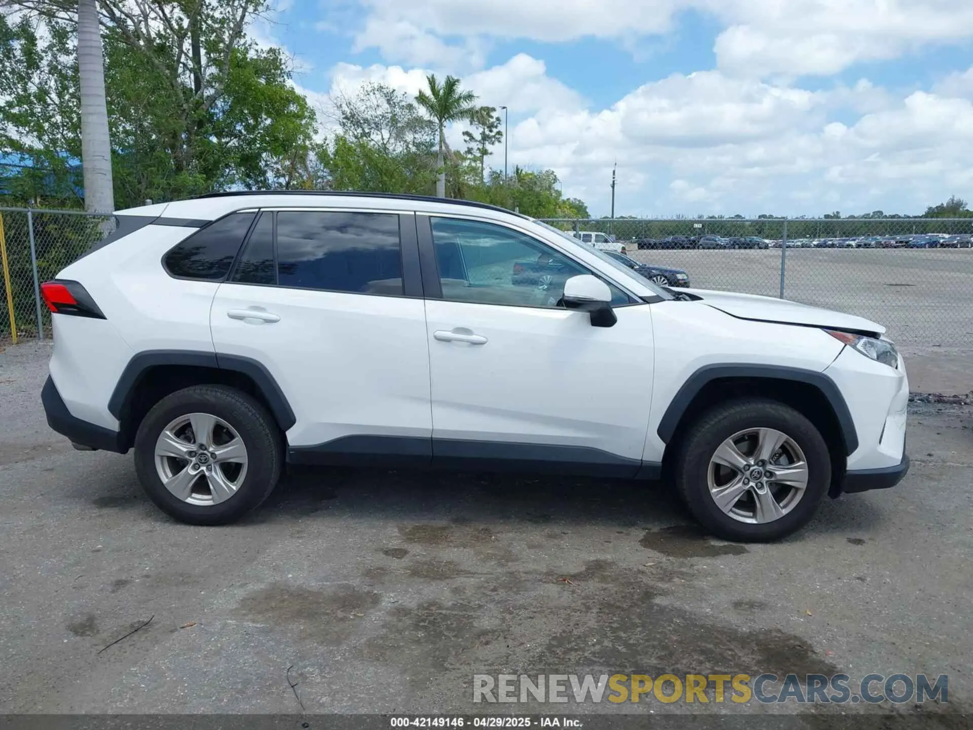 14 Photograph of a damaged car 2T3W1RFV6MC171885 TOYOTA RAV4 2021