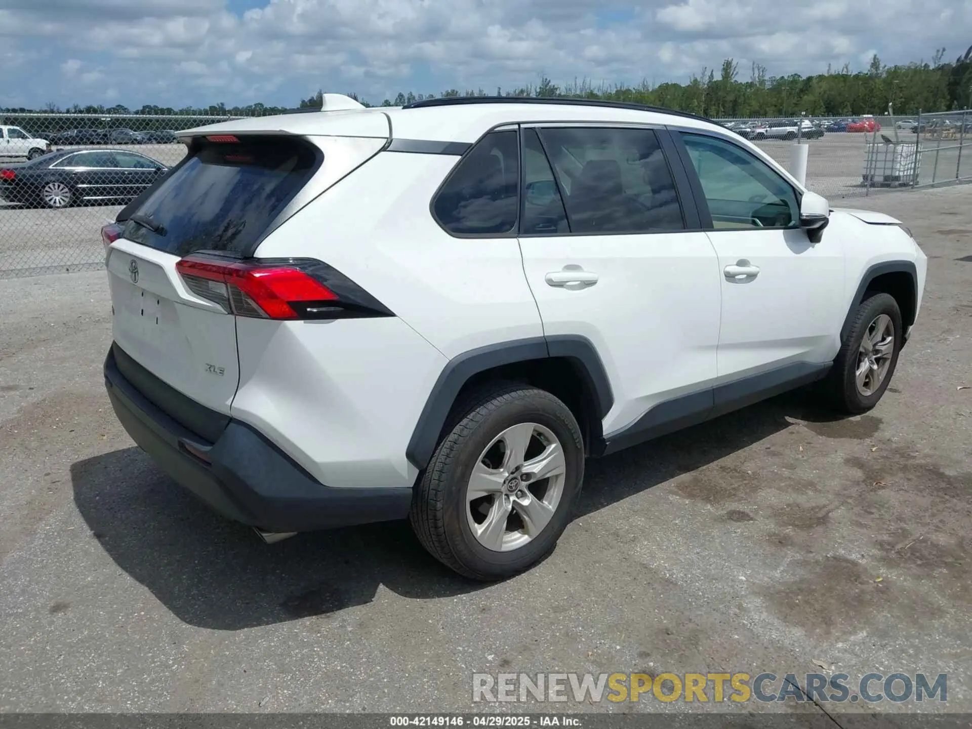 4 Photograph of a damaged car 2T3W1RFV6MC171885 TOYOTA RAV4 2021