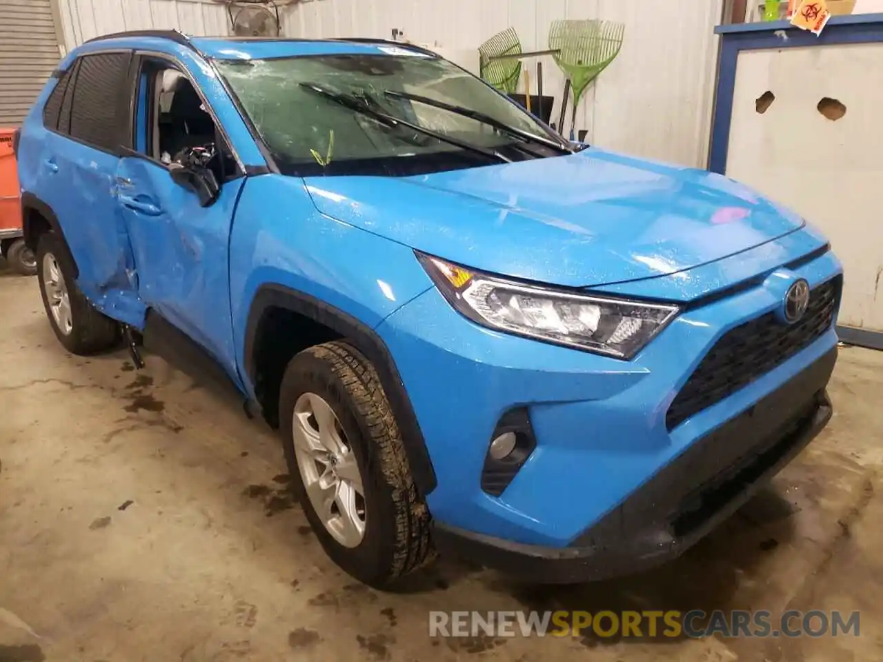 1 Photograph of a damaged car 2T3W1RFV6MW111880 TOYOTA RAV4 2021