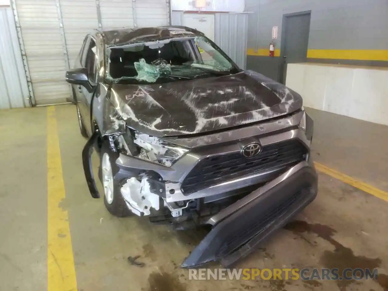 9 Photograph of a damaged car 2T3W1RFV6MW115640 TOYOTA RAV4 2021