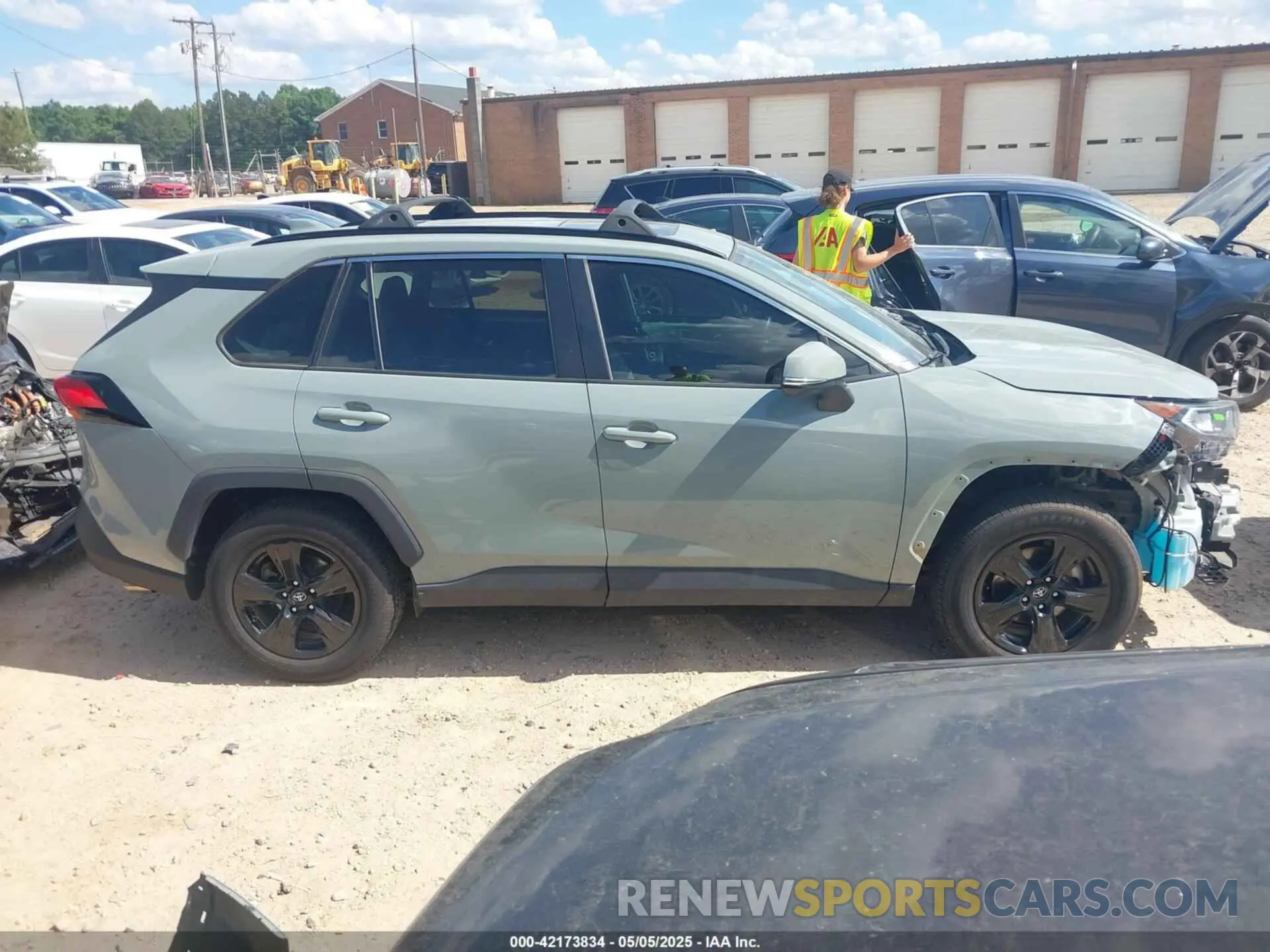 13 Photograph of a damaged car 2T3W1RFV6MW122829 TOYOTA RAV4 2021