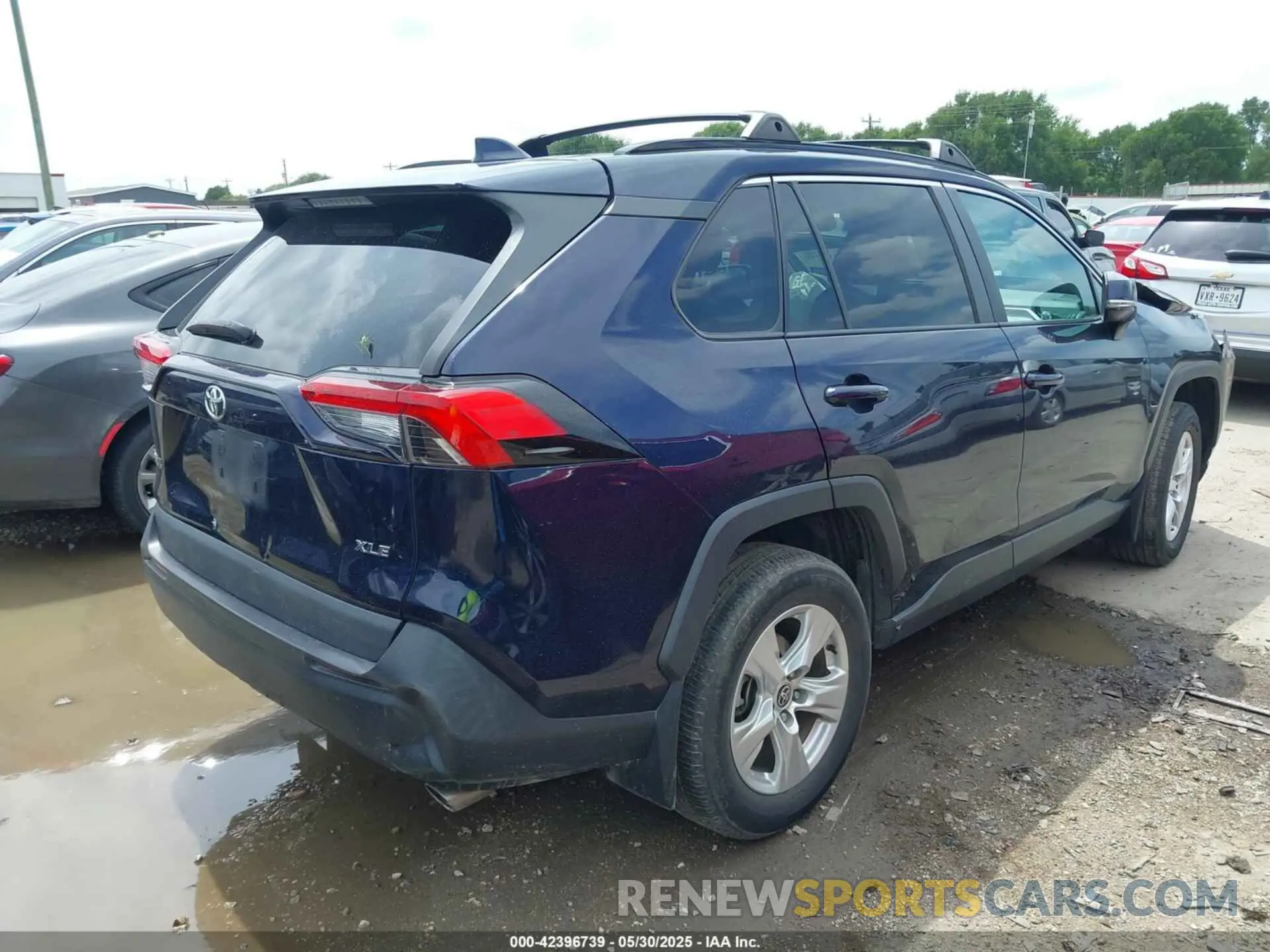 4 Photograph of a damaged car 2T3W1RFV6MW127366 TOYOTA RAV4 2021