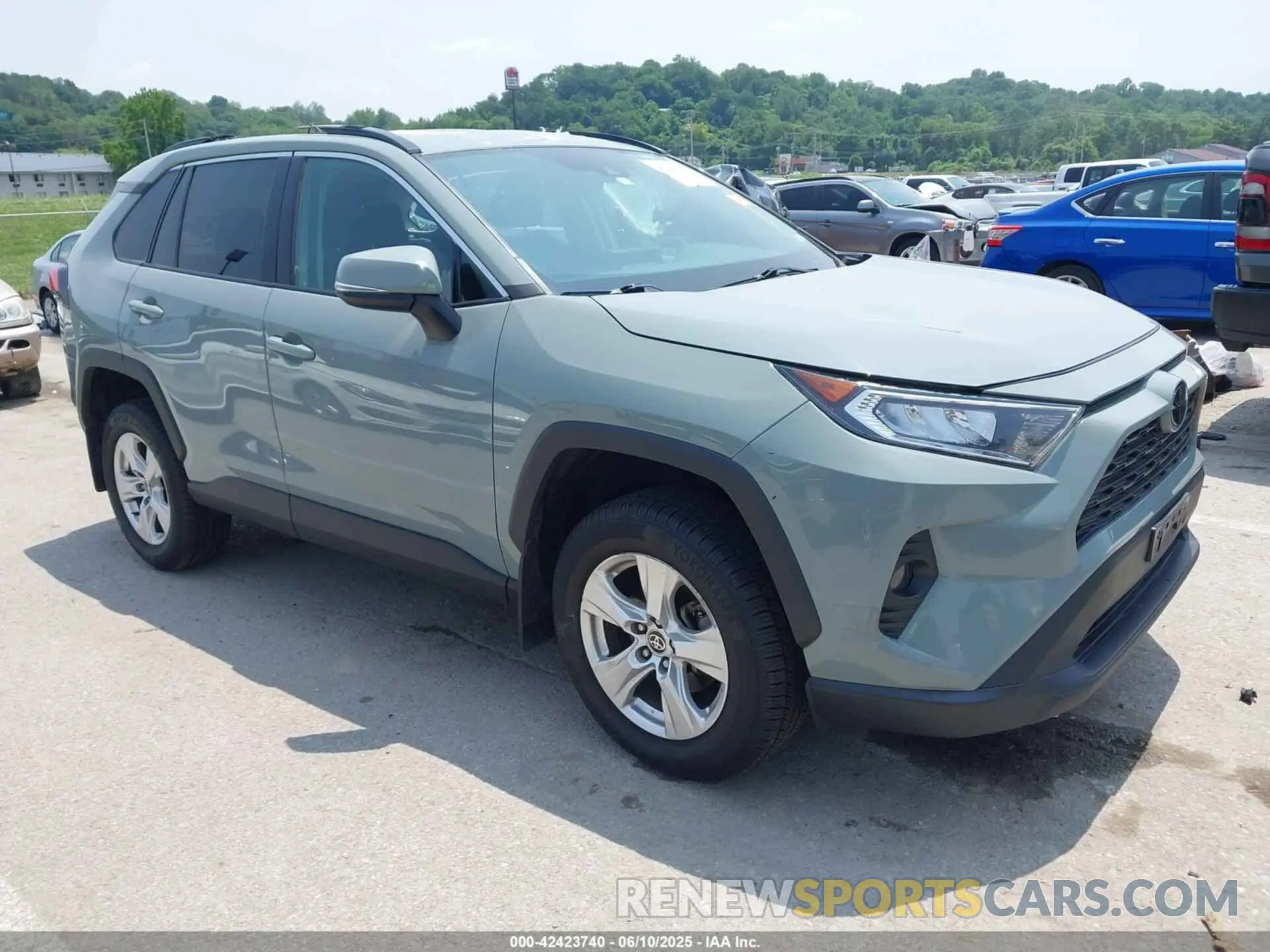 1 Photograph of a damaged car 2T3W1RFV6MW152395 TOYOTA RAV4 2021