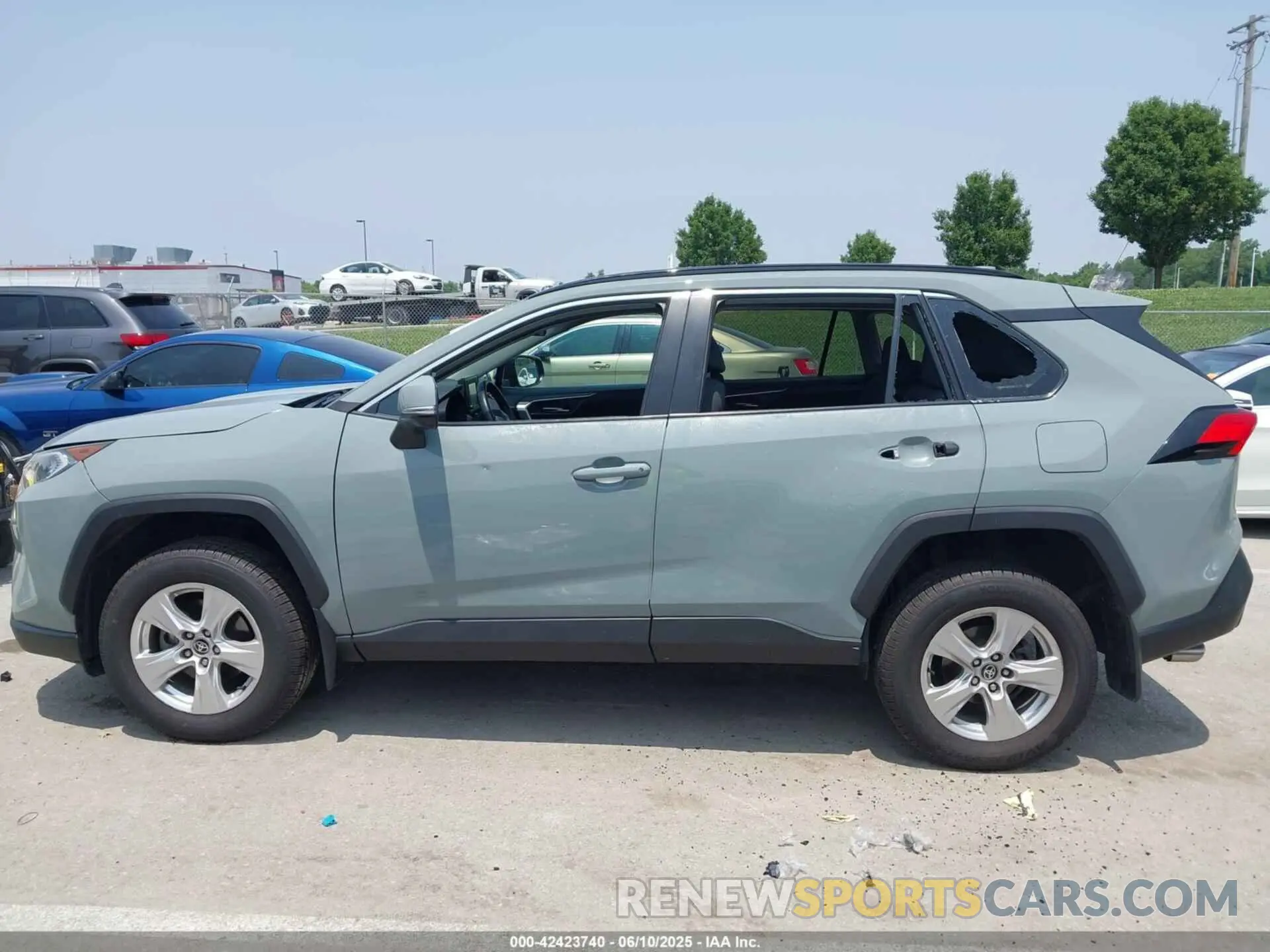 14 Photograph of a damaged car 2T3W1RFV6MW152395 TOYOTA RAV4 2021