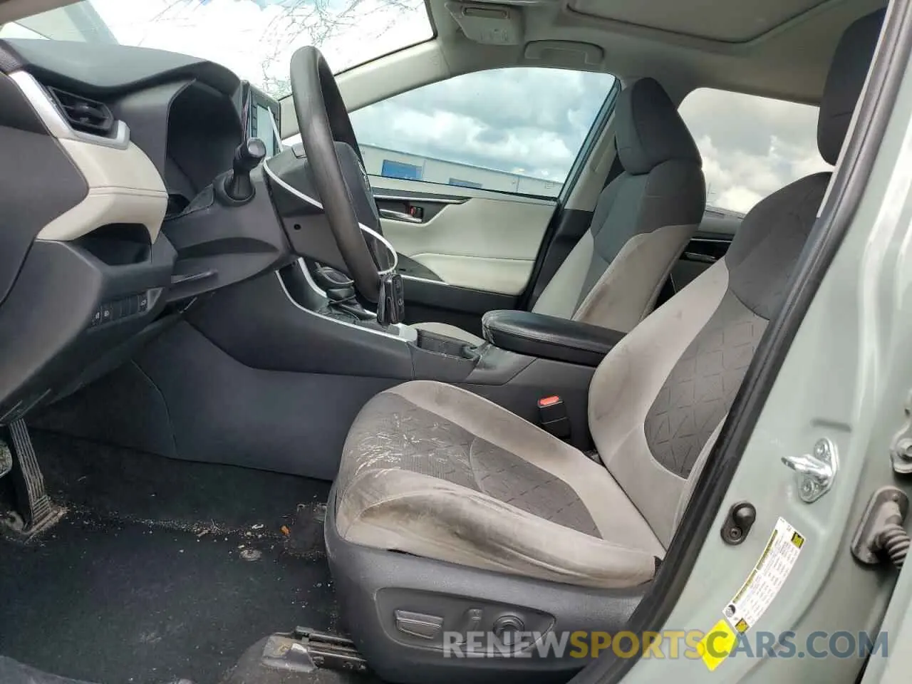7 Photograph of a damaged car 2T3W1RFV6MW160724 TOYOTA RAV4 2021