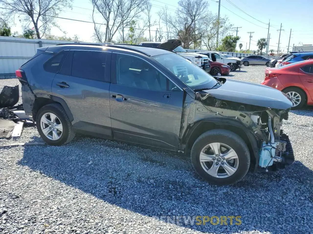 4 Photograph of a damaged car 2T3W1RFV7MC100081 TOYOTA RAV4 2021