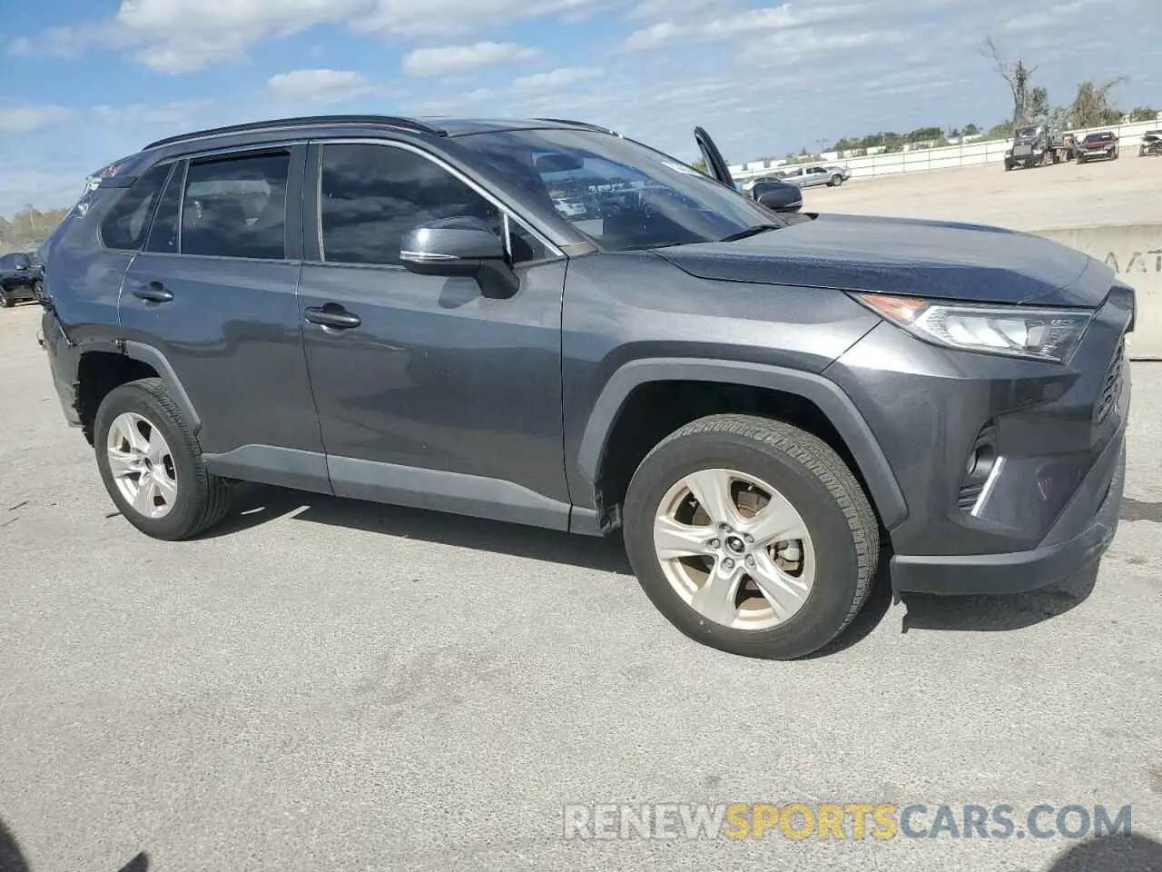 4 Photograph of a damaged car 2T3W1RFV7MC140581 TOYOTA RAV4 2021