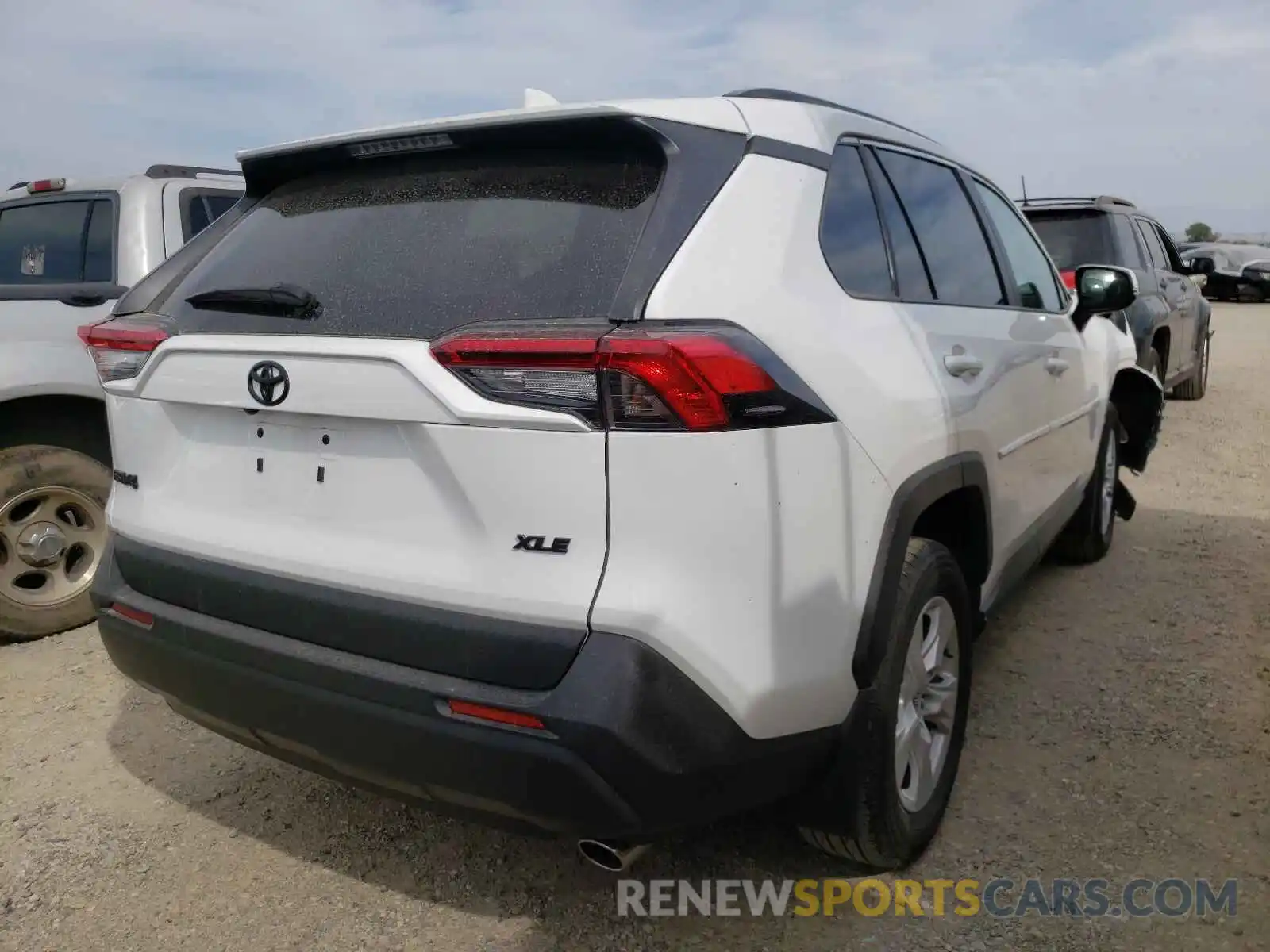 4 Photograph of a damaged car 2T3W1RFV7MW112570 TOYOTA RAV4 2021