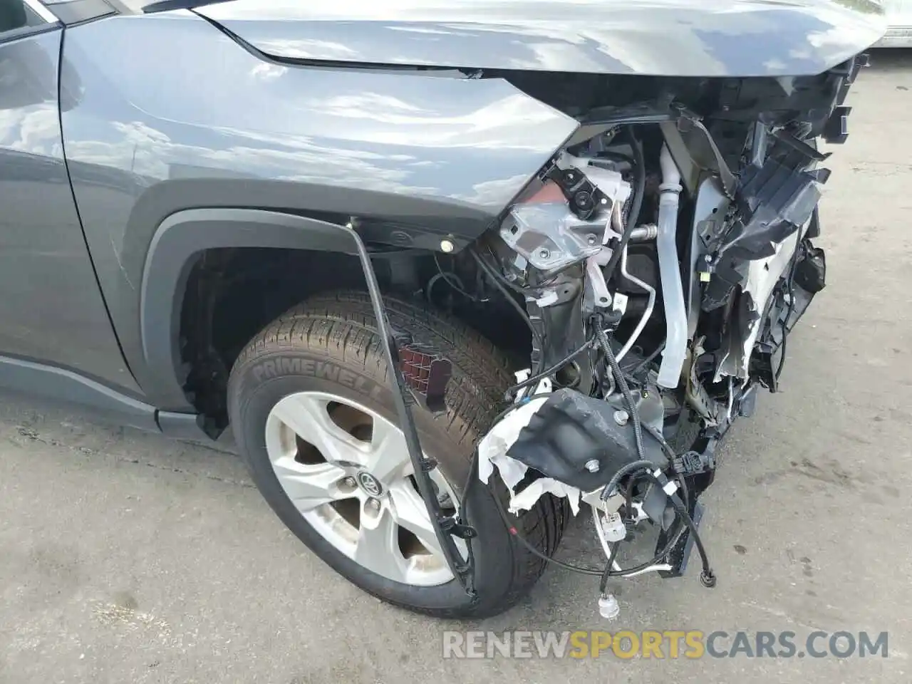 9 Photograph of a damaged car 2T3W1RFV7MW117879 TOYOTA RAV4 2021