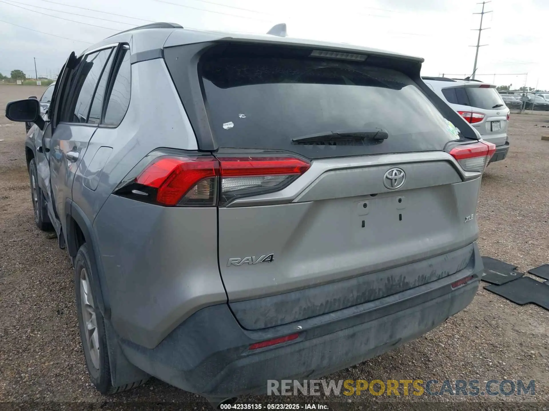 3 Photograph of a damaged car 2T3W1RFV7MW123018 TOYOTA RAV4 2021