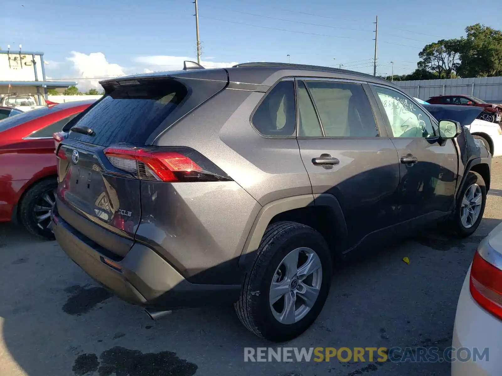 4 Photograph of a damaged car 2T3W1RFV7MW127845 TOYOTA RAV4 2021