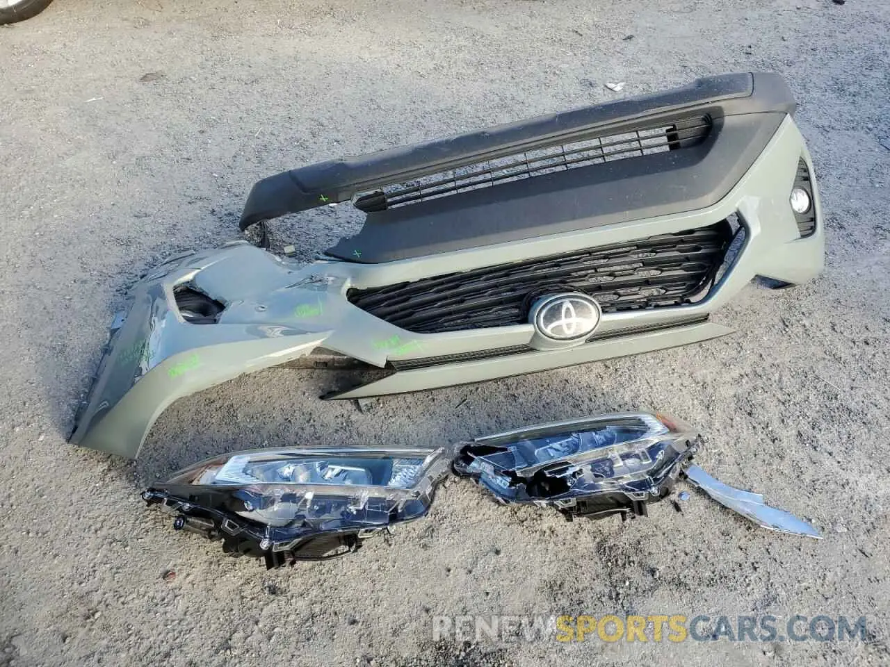 13 Photograph of a damaged car 2T3W1RFV7MW135461 TOYOTA RAV4 2021