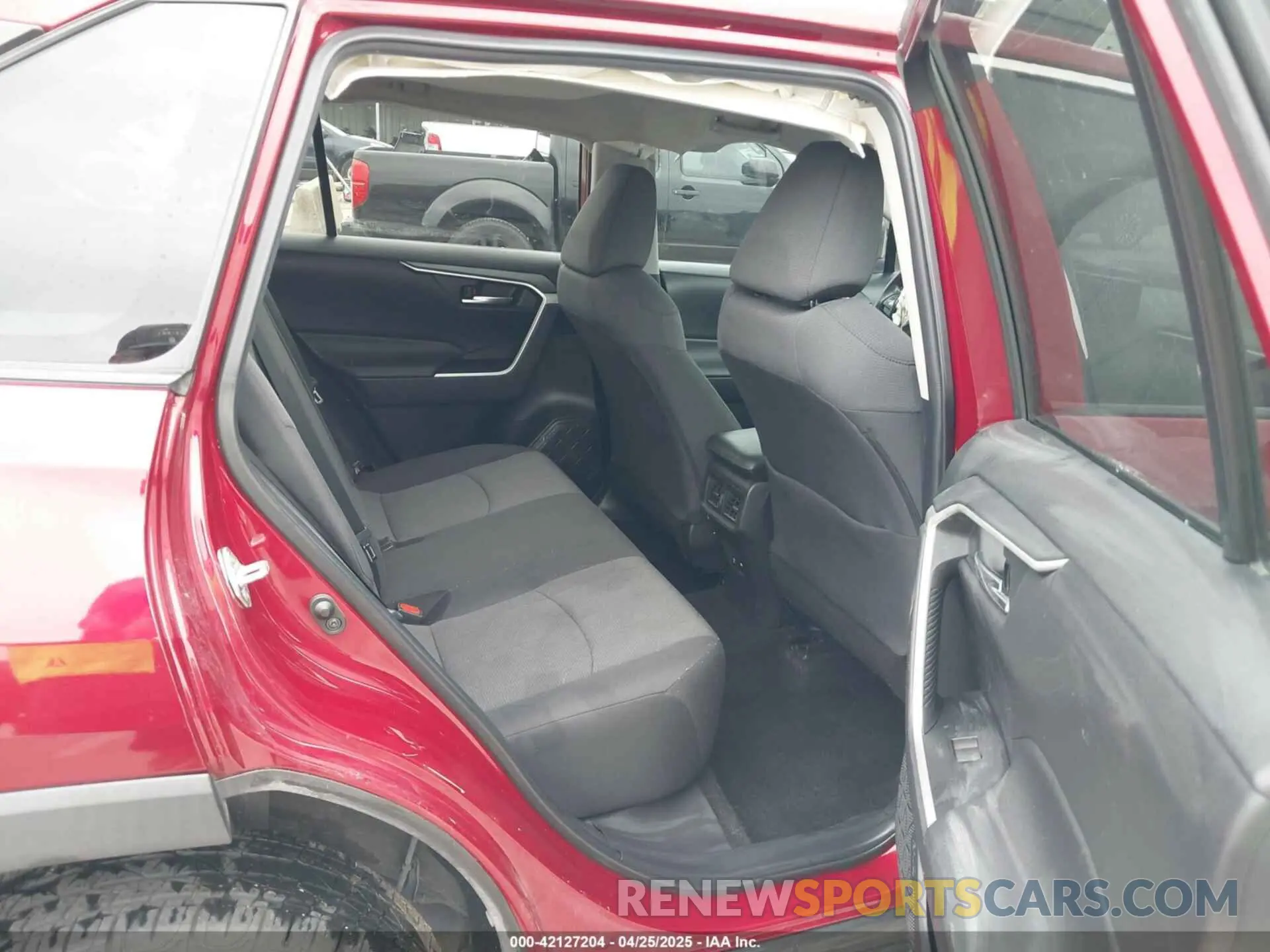 8 Photograph of a damaged car 2T3W1RFV7MW136254 TOYOTA RAV4 2021