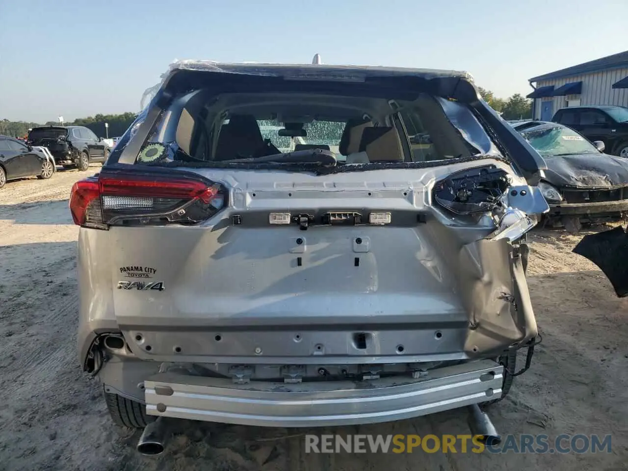 6 Photograph of a damaged car 2T3W1RFV7MW144130 TOYOTA RAV4 2021