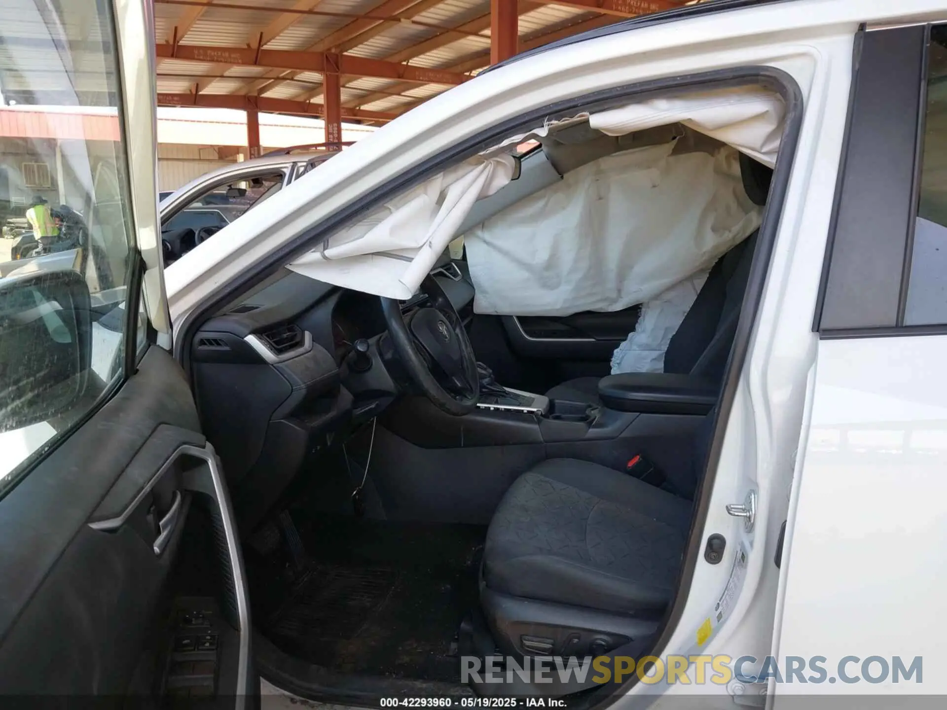 5 Photograph of a damaged car 2T3W1RFV7MW158786 TOYOTA RAV4 2021