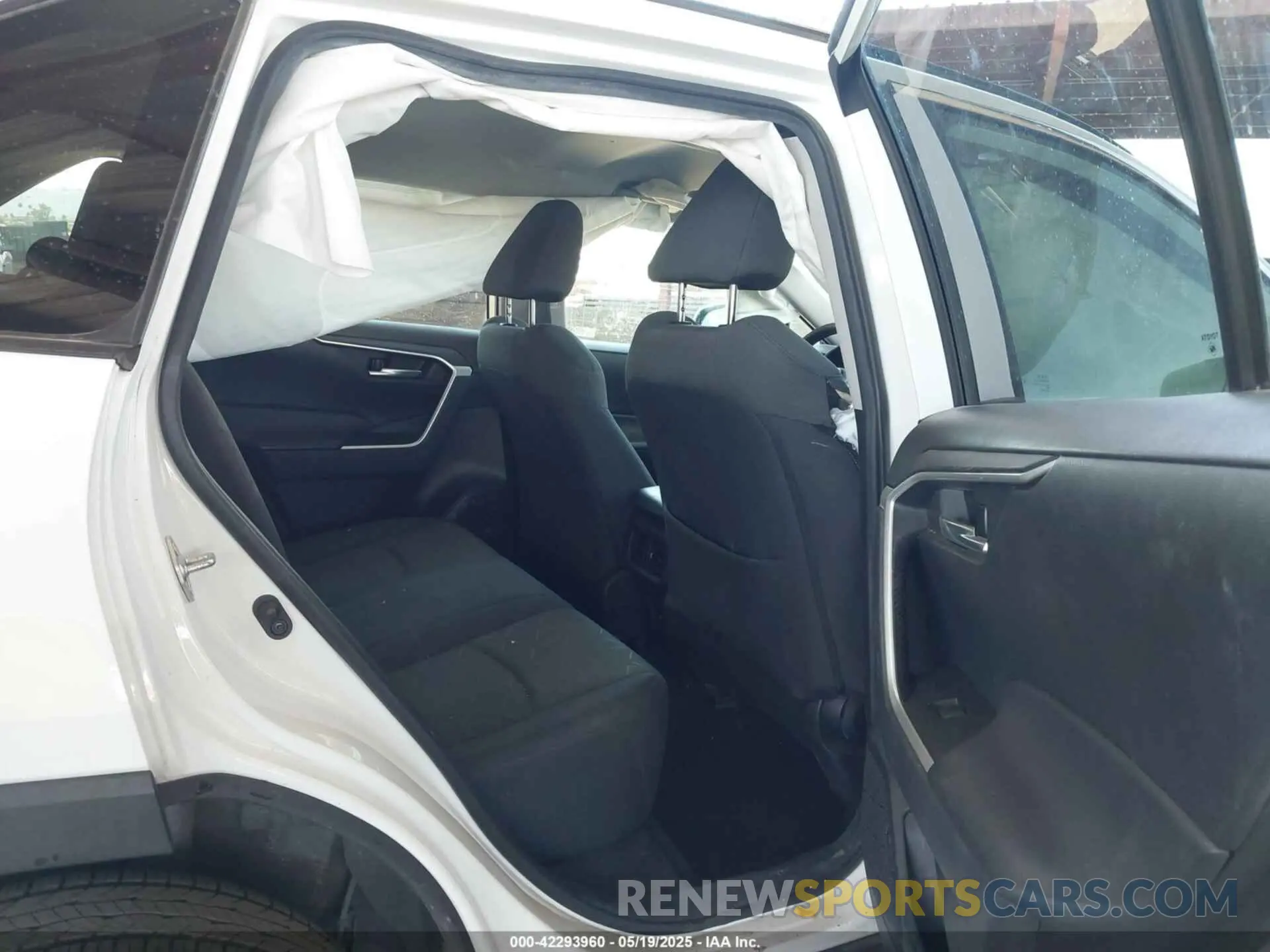 8 Photograph of a damaged car 2T3W1RFV7MW158786 TOYOTA RAV4 2021