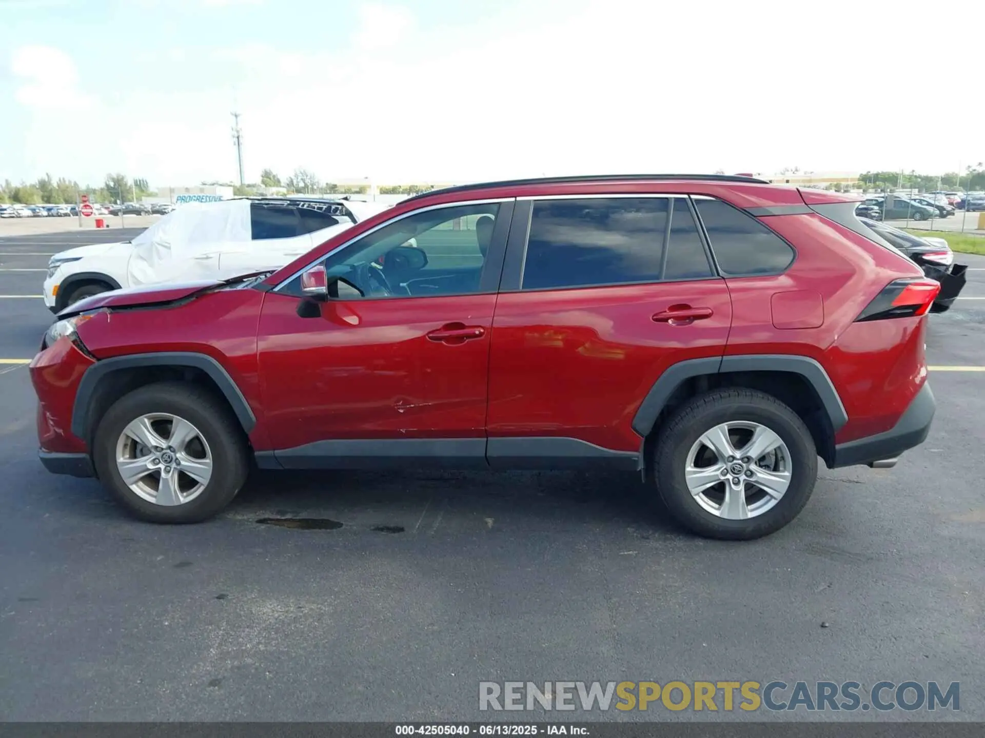 14 Photograph of a damaged car 2T3W1RFV7MW159209 TOYOTA RAV4 2021