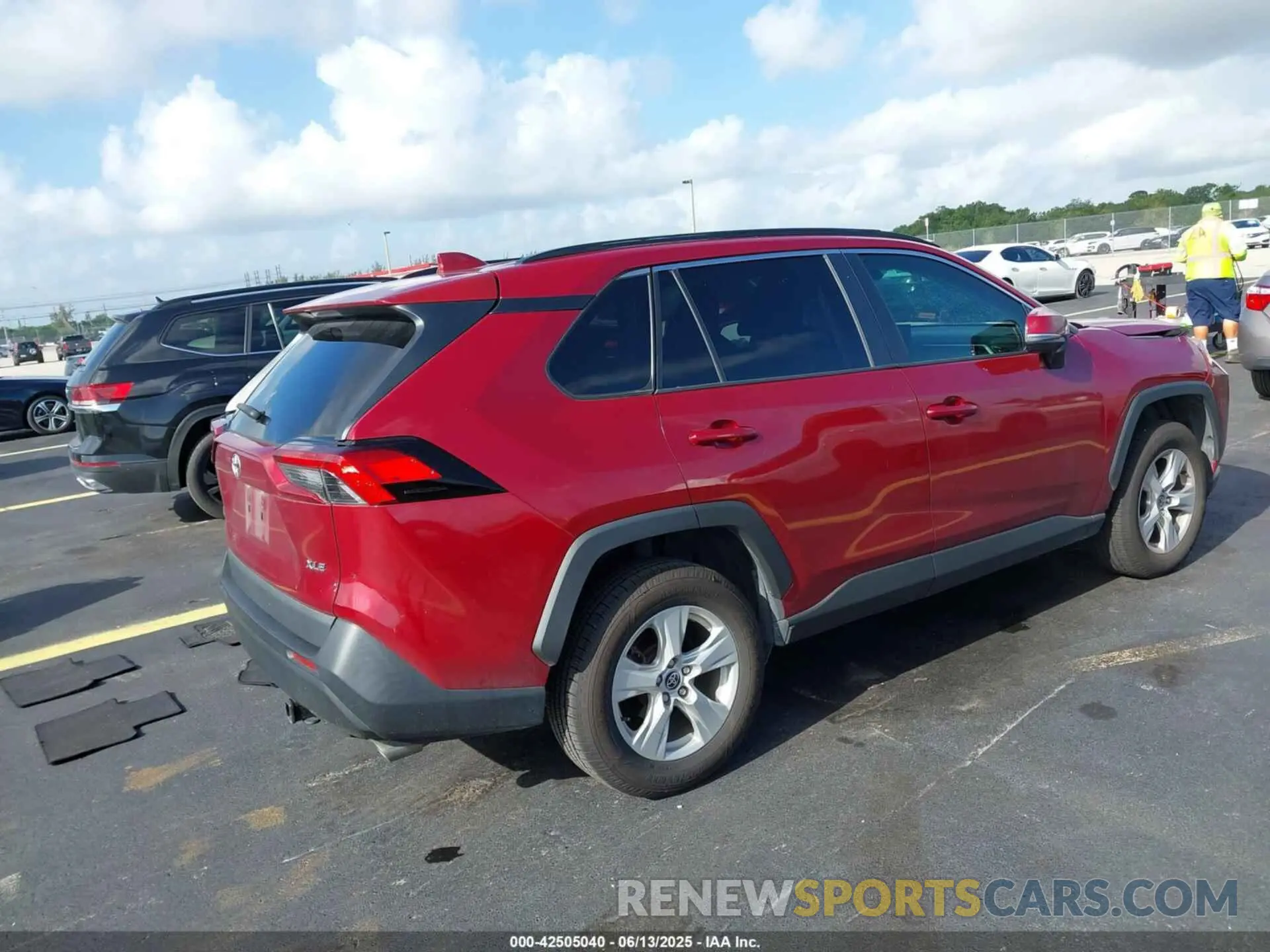 4 Photograph of a damaged car 2T3W1RFV7MW159209 TOYOTA RAV4 2021