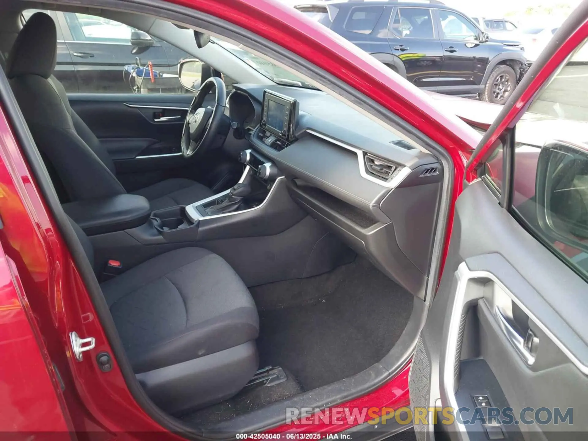 5 Photograph of a damaged car 2T3W1RFV7MW159209 TOYOTA RAV4 2021
