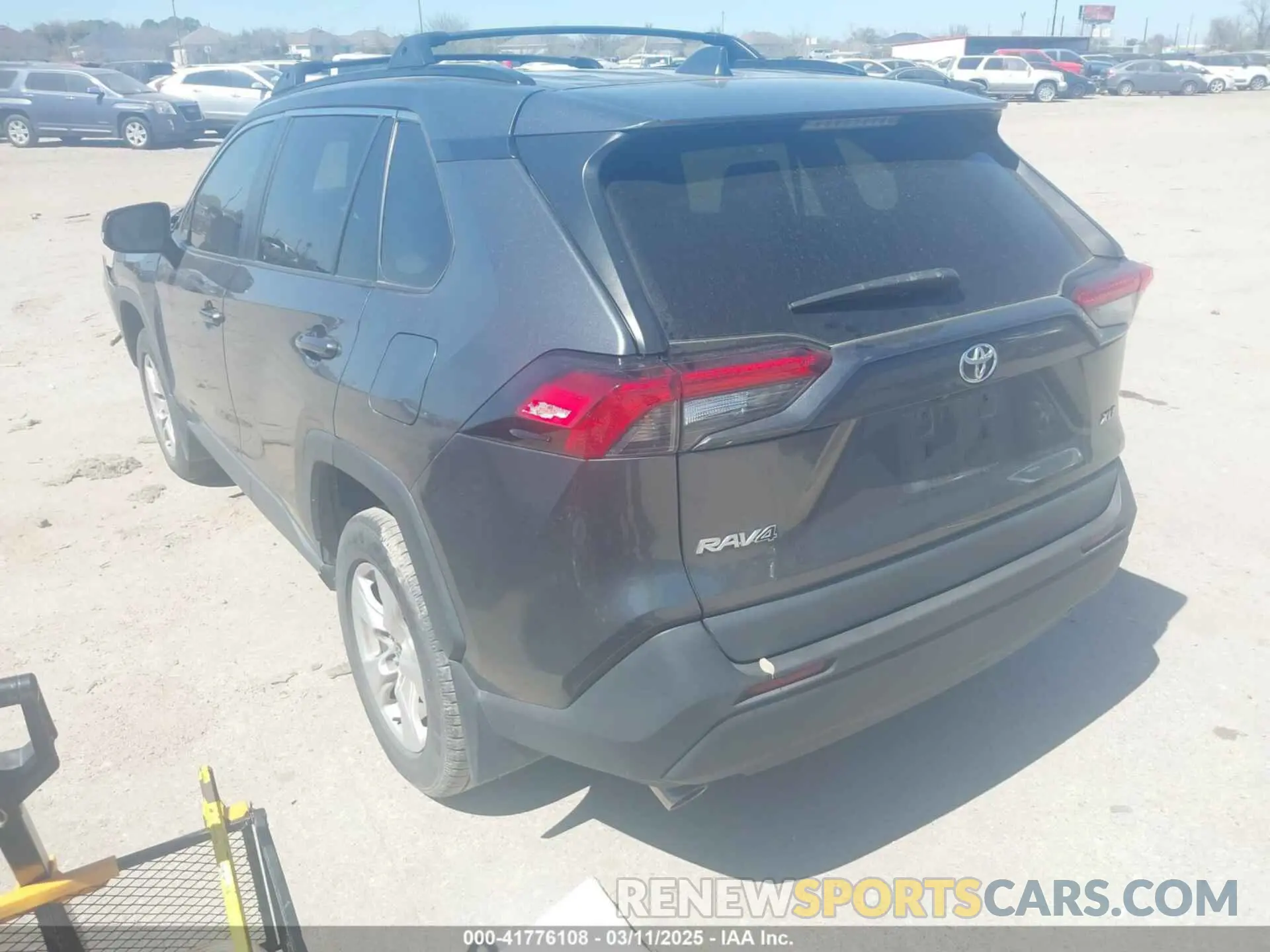 3 Photograph of a damaged car 2T3W1RFV8MC118377 TOYOTA RAV4 2021