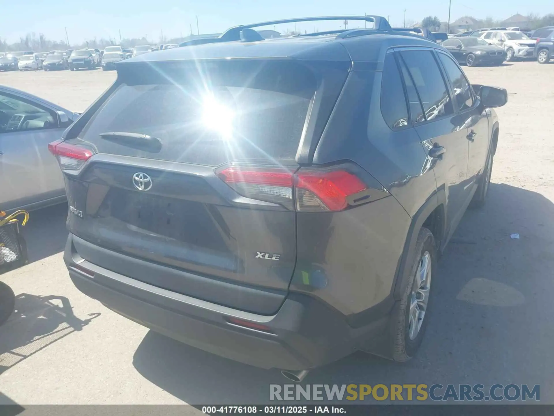 4 Photograph of a damaged car 2T3W1RFV8MC118377 TOYOTA RAV4 2021
