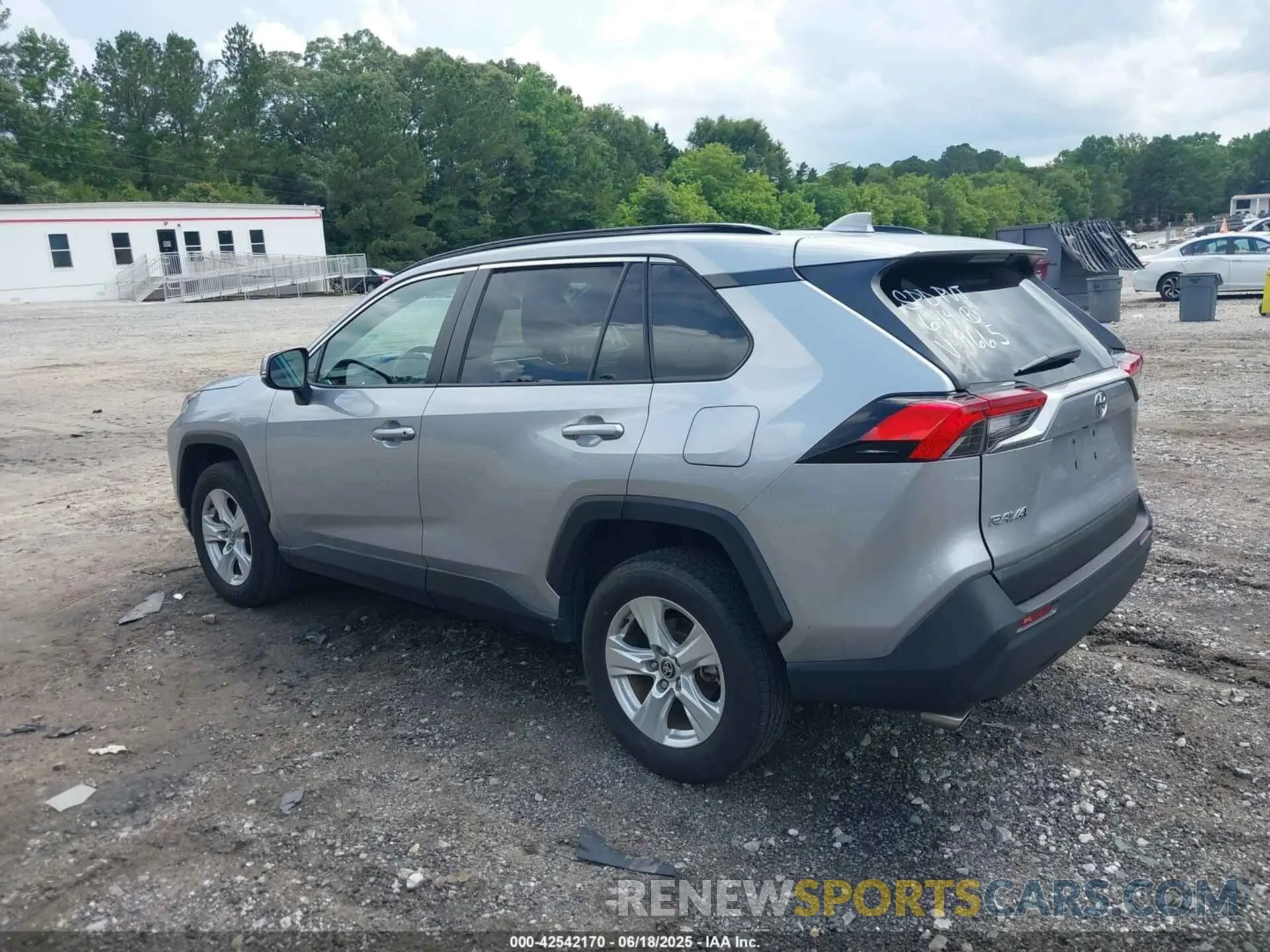3 Photograph of a damaged car 2T3W1RFV8MC139665 TOYOTA RAV4 2021