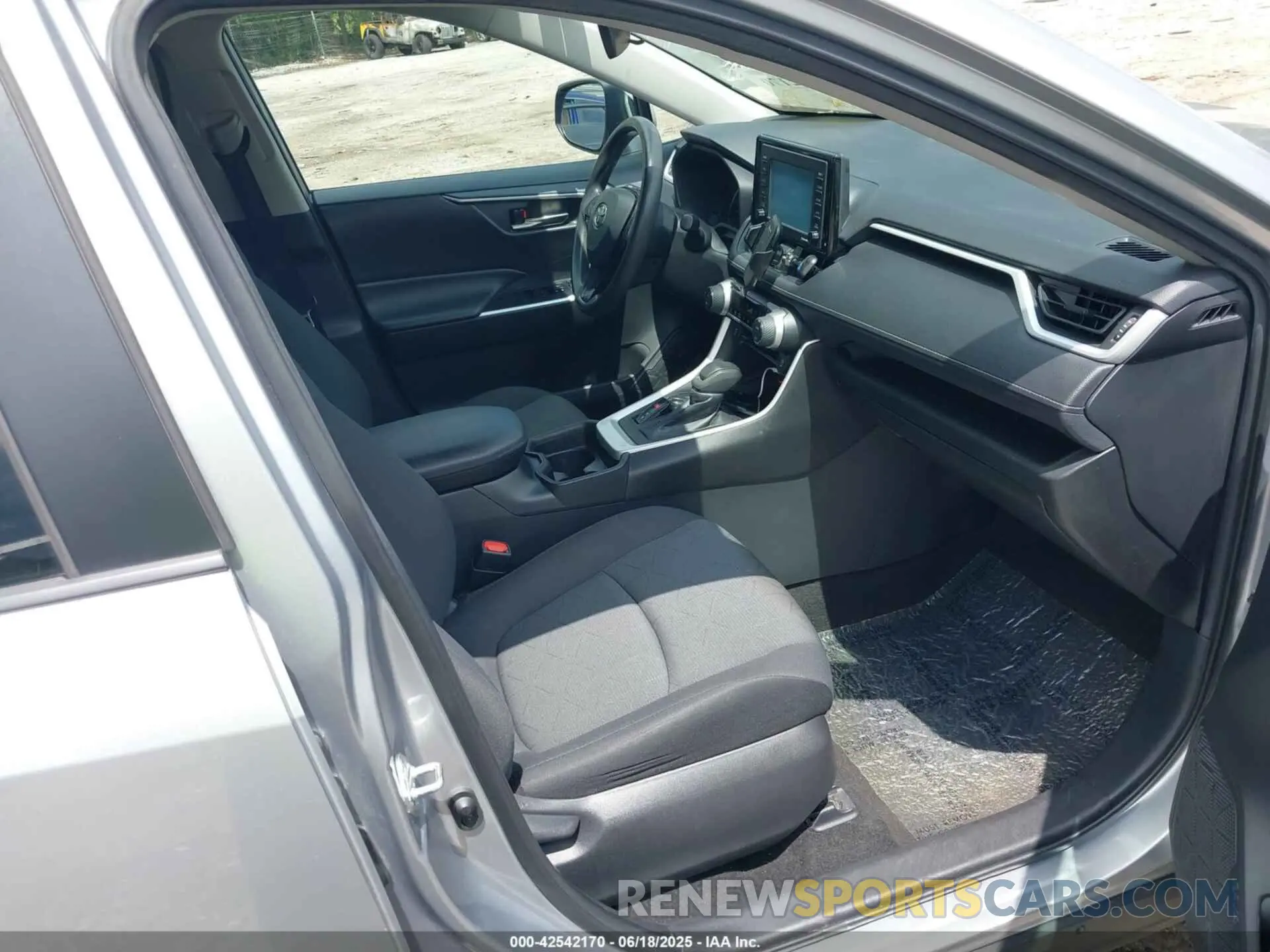 5 Photograph of a damaged car 2T3W1RFV8MC139665 TOYOTA RAV4 2021