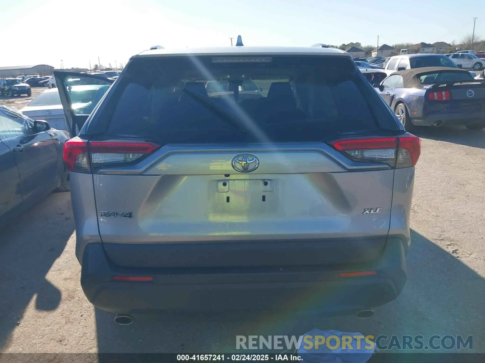 16 Photograph of a damaged car 2T3W1RFV8MC172584 TOYOTA RAV4 2021