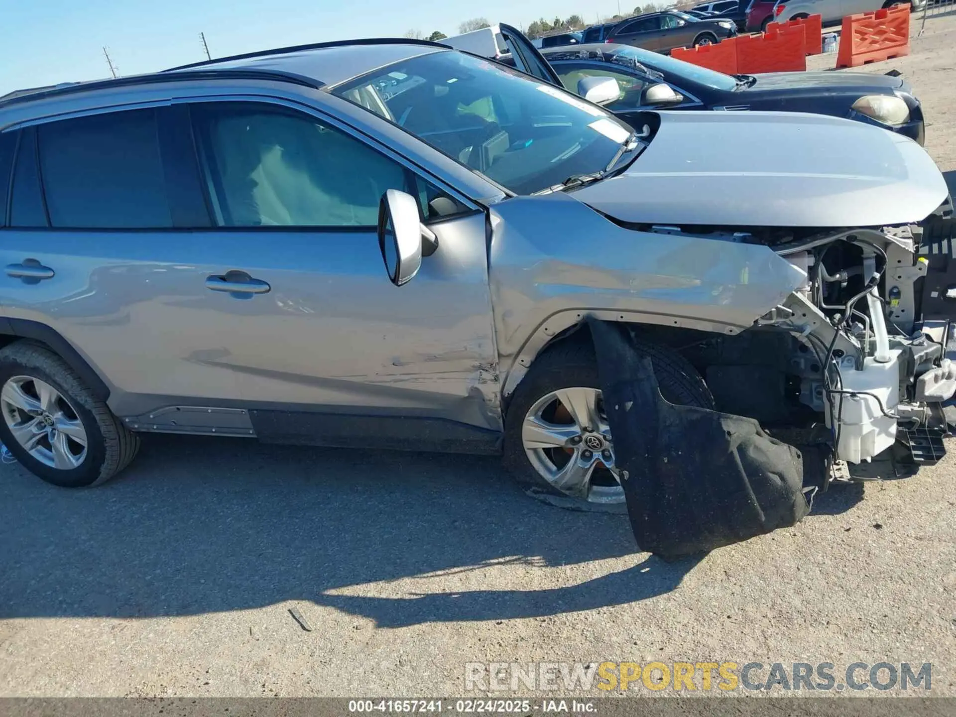 19 Photograph of a damaged car 2T3W1RFV8MC172584 TOYOTA RAV4 2021