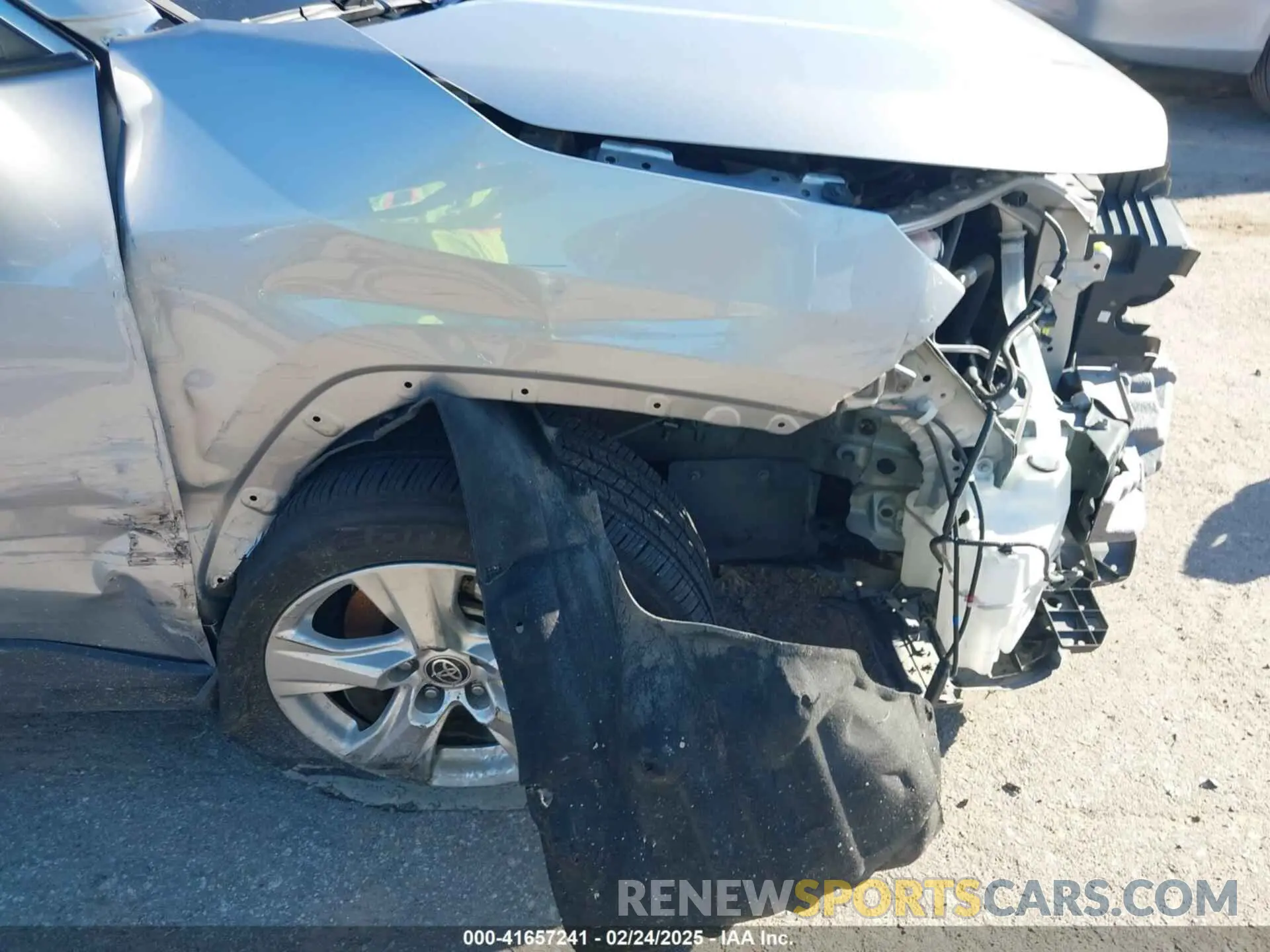 21 Photograph of a damaged car 2T3W1RFV8MC172584 TOYOTA RAV4 2021