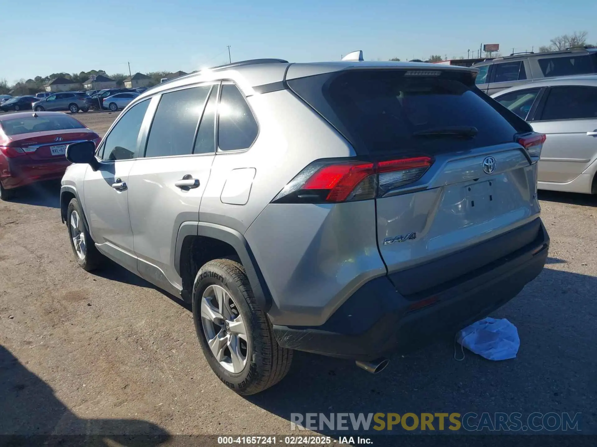 3 Photograph of a damaged car 2T3W1RFV8MC172584 TOYOTA RAV4 2021