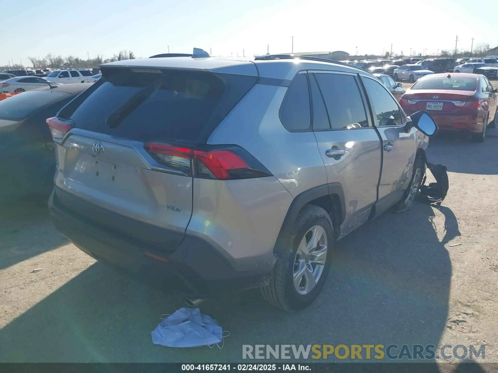 4 Photograph of a damaged car 2T3W1RFV8MC172584 TOYOTA RAV4 2021