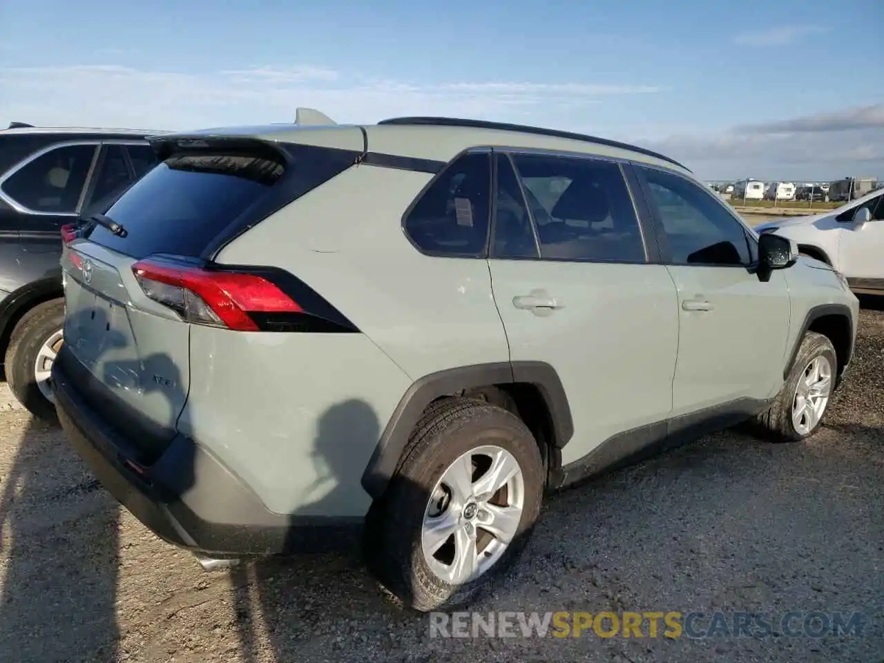 4 Photograph of a damaged car 2T3W1RFV8MW105143 TOYOTA RAV4 2021