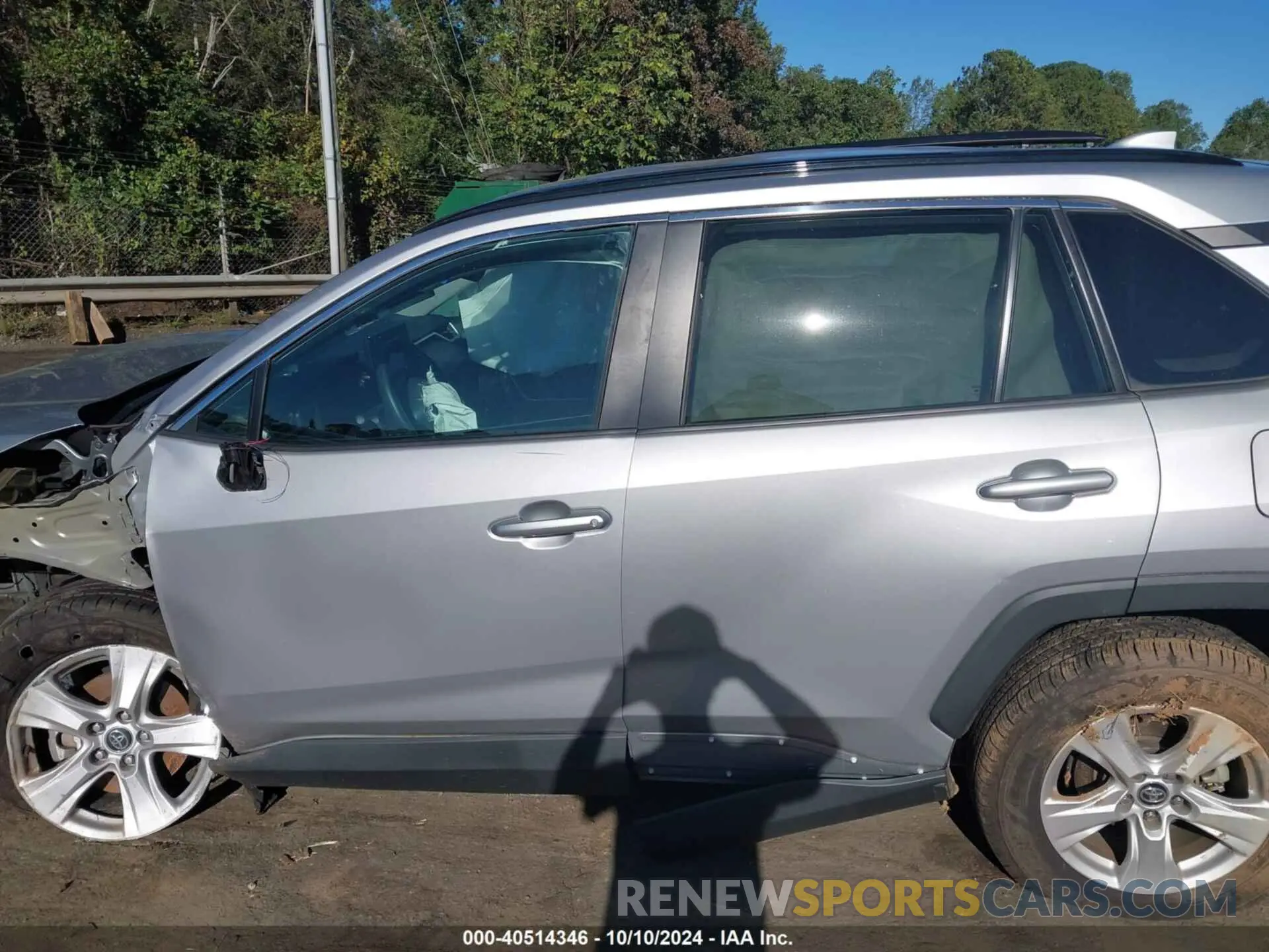 14 Photograph of a damaged car 2T3W1RFV8MW112626 TOYOTA RAV4 2021