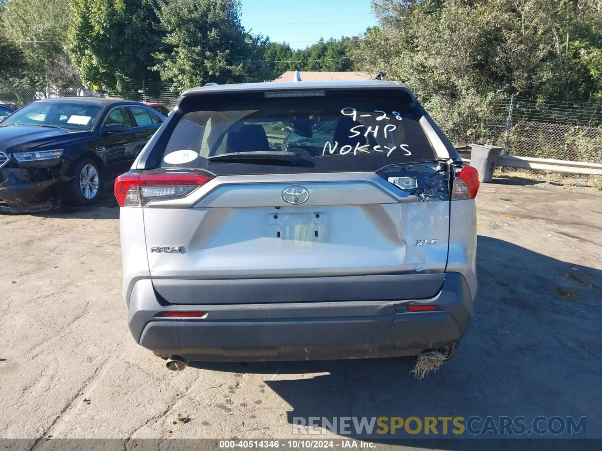 16 Photograph of a damaged car 2T3W1RFV8MW112626 TOYOTA RAV4 2021